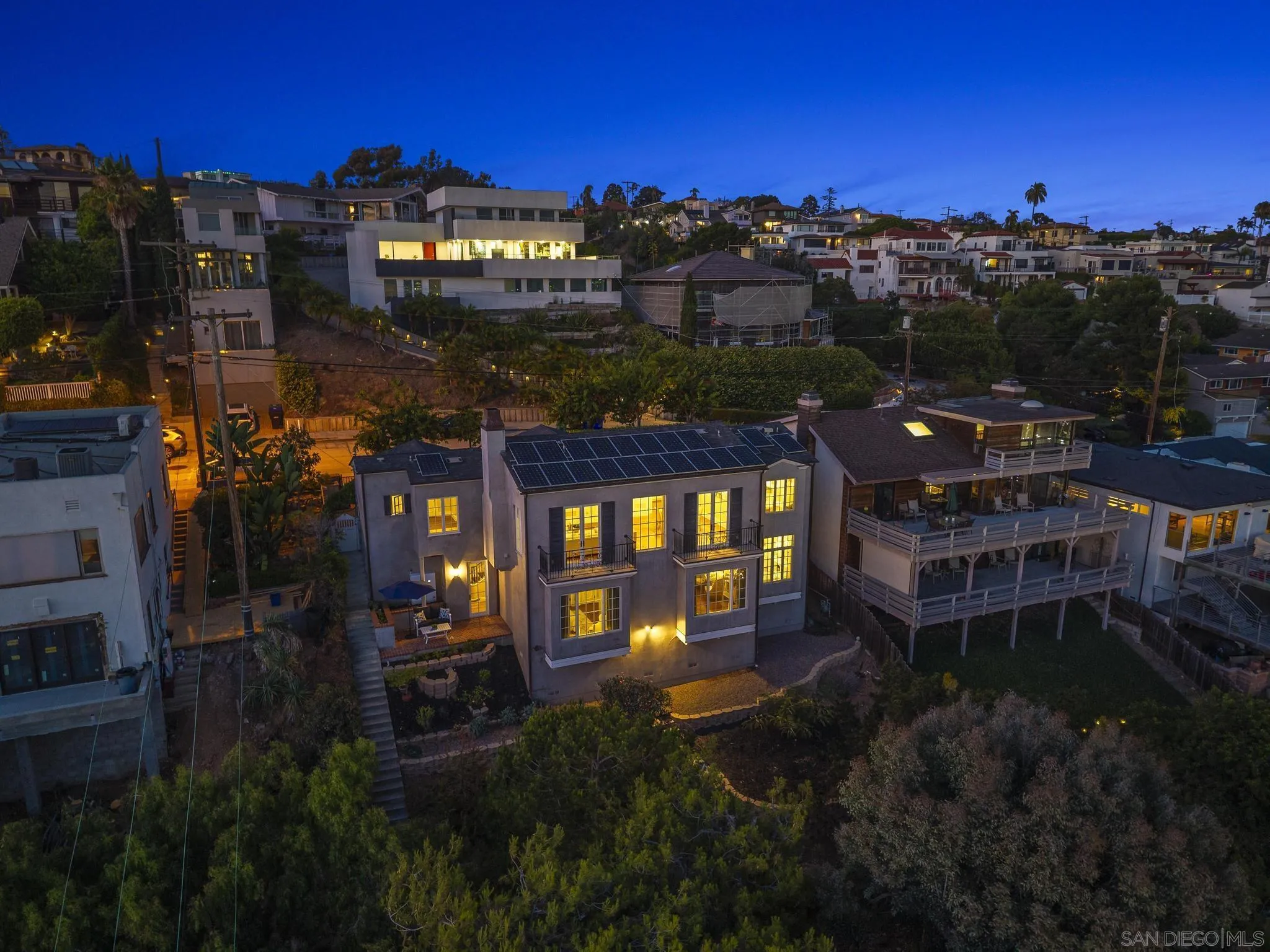 2045 W California St