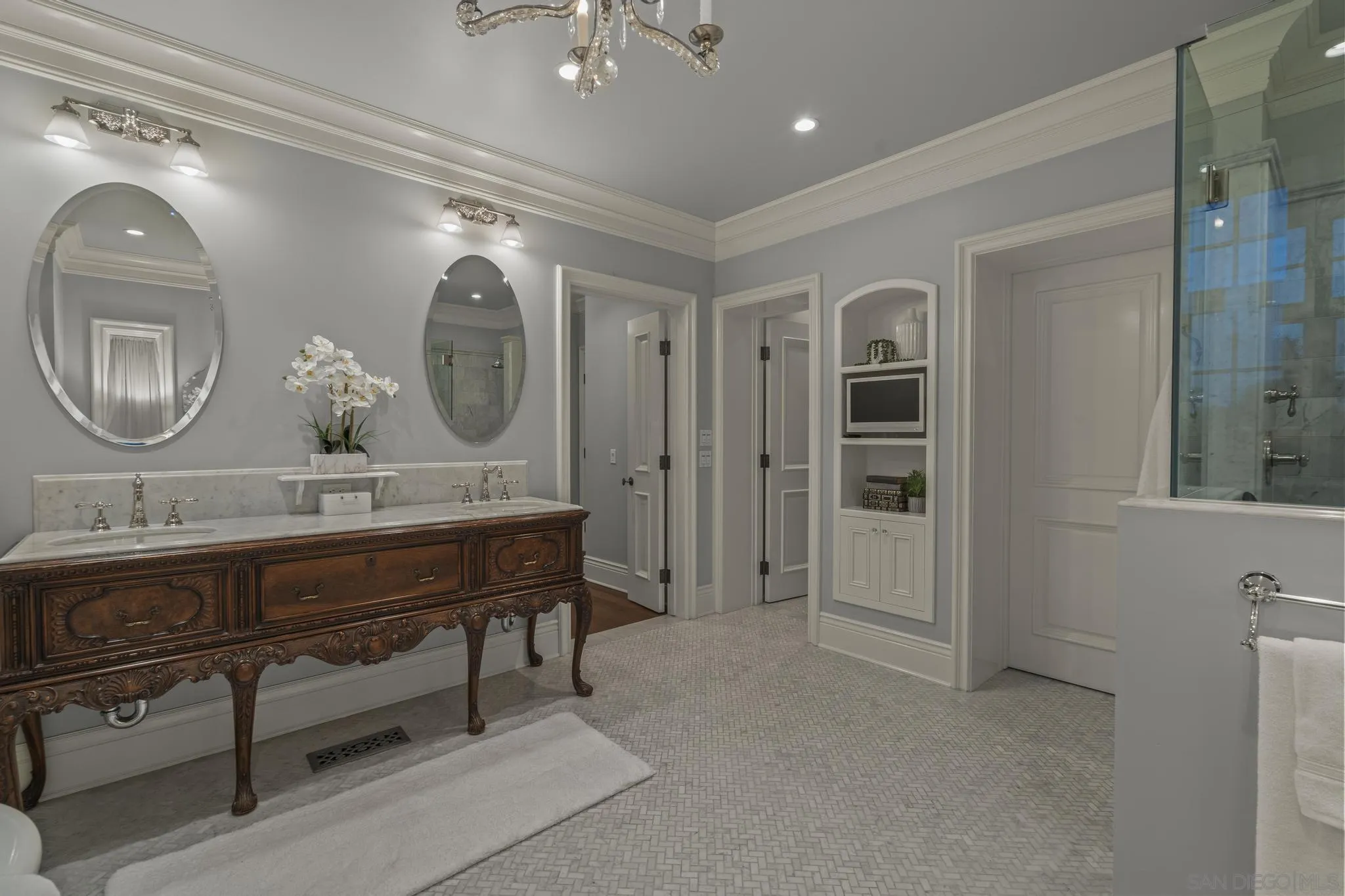 2045 W California St