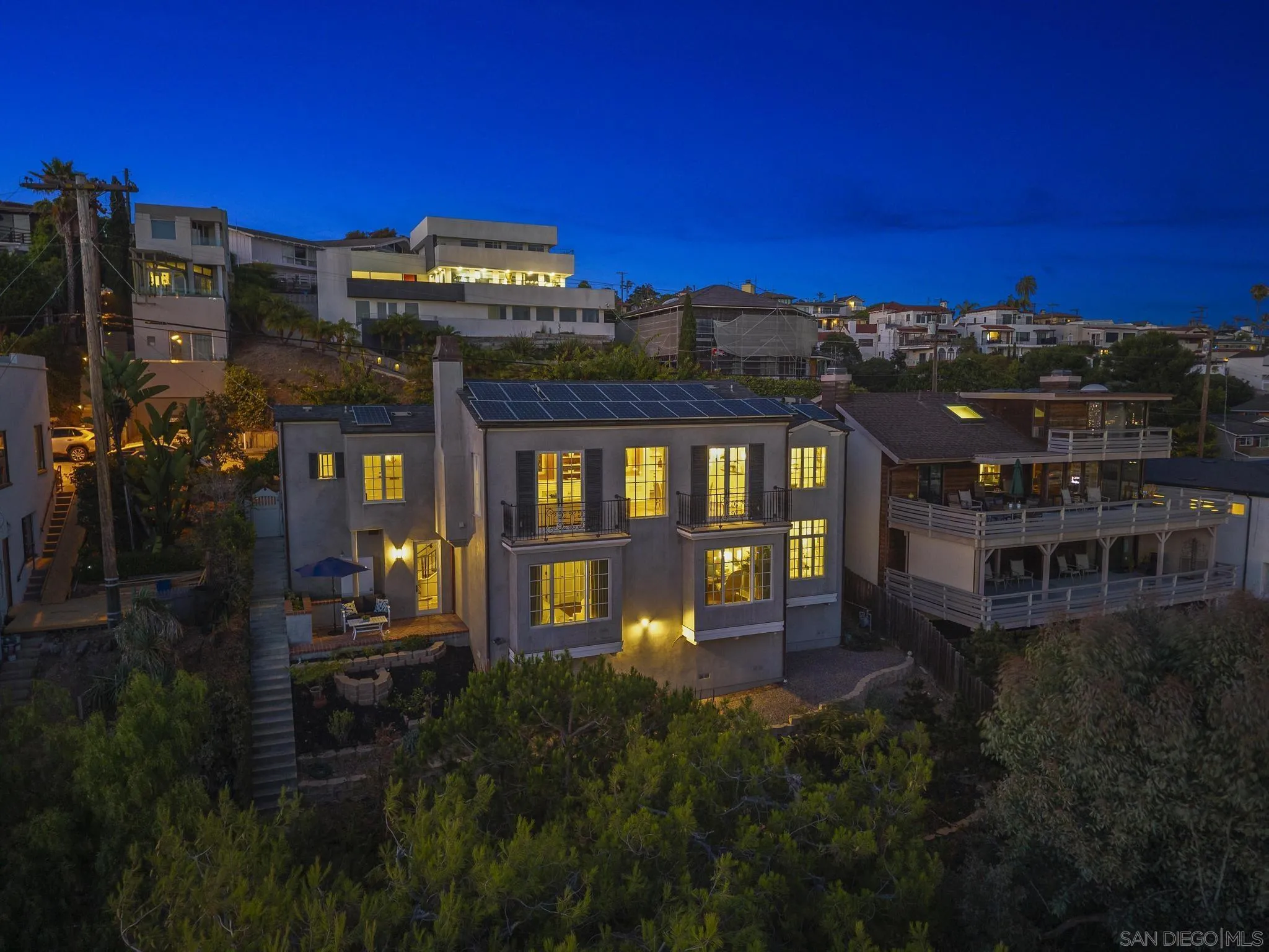 2045 W California St