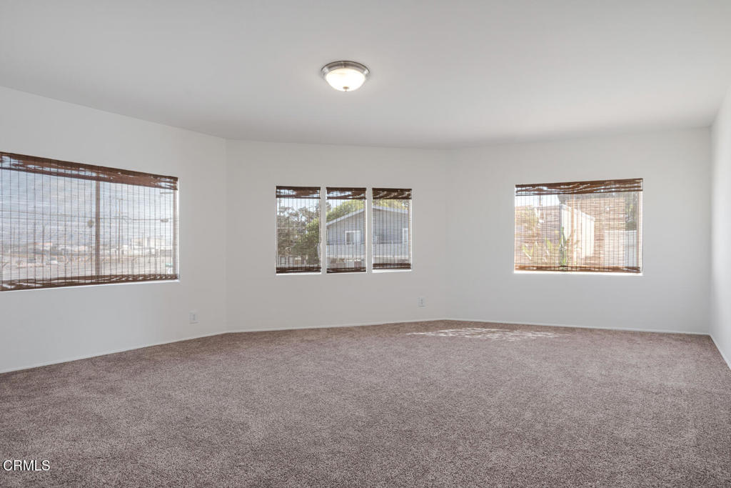 387 389 Highland Drive