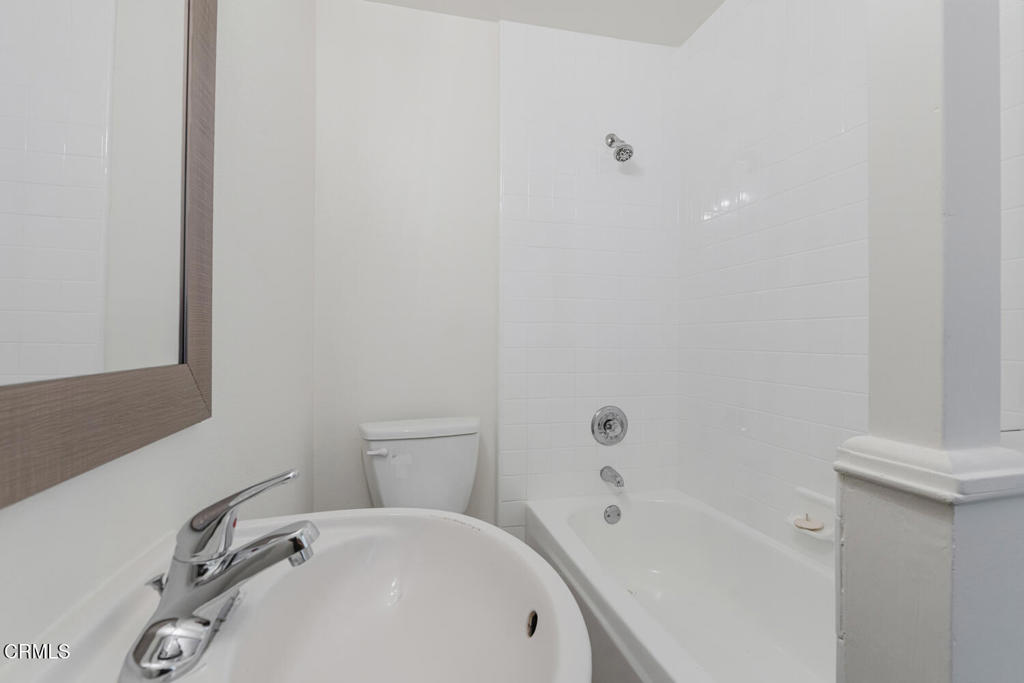 387 389 Highland Drive