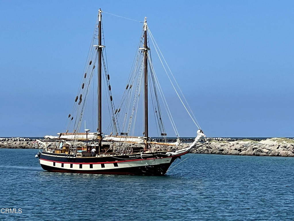 387 389 Highland Drive