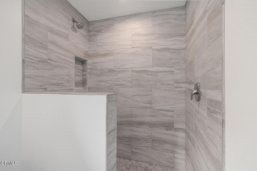 387 389 Highland Drive