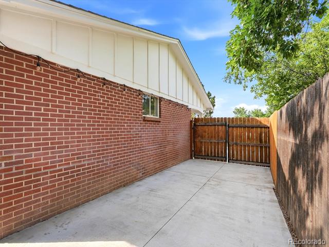 778 W Briarwood Avenue