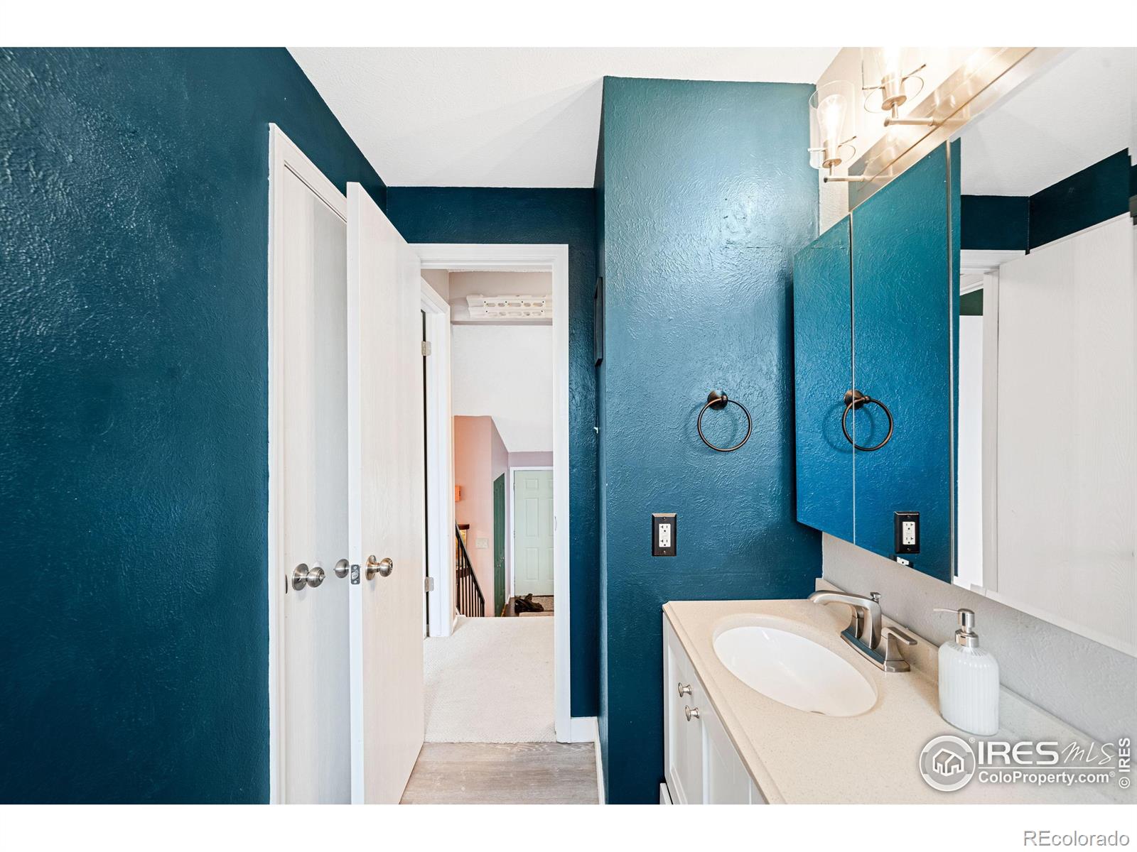6322 W 115th Place
