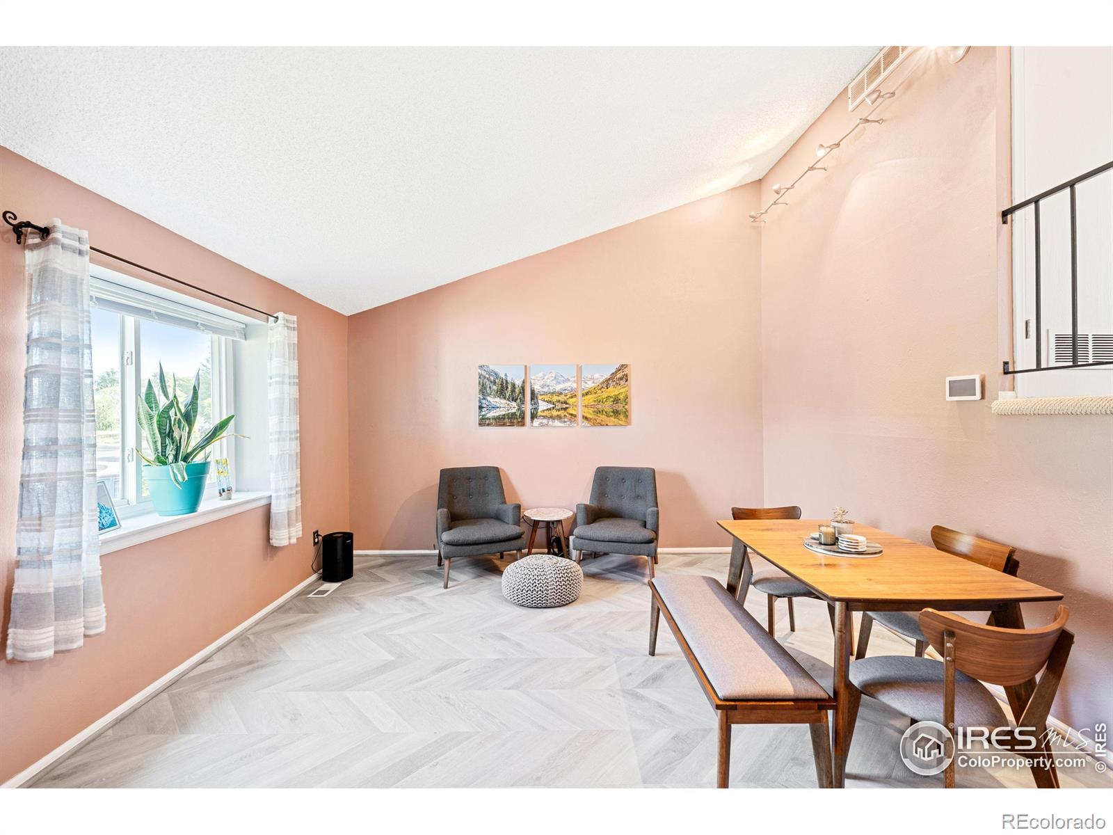 6322 W 115th Place
