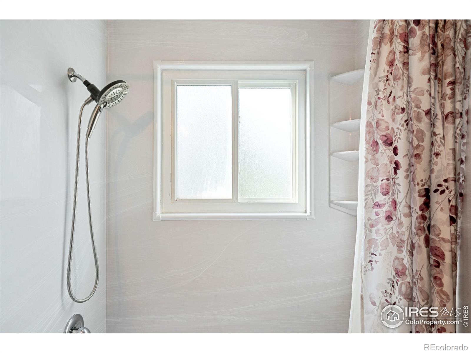 6322 W 115th Place