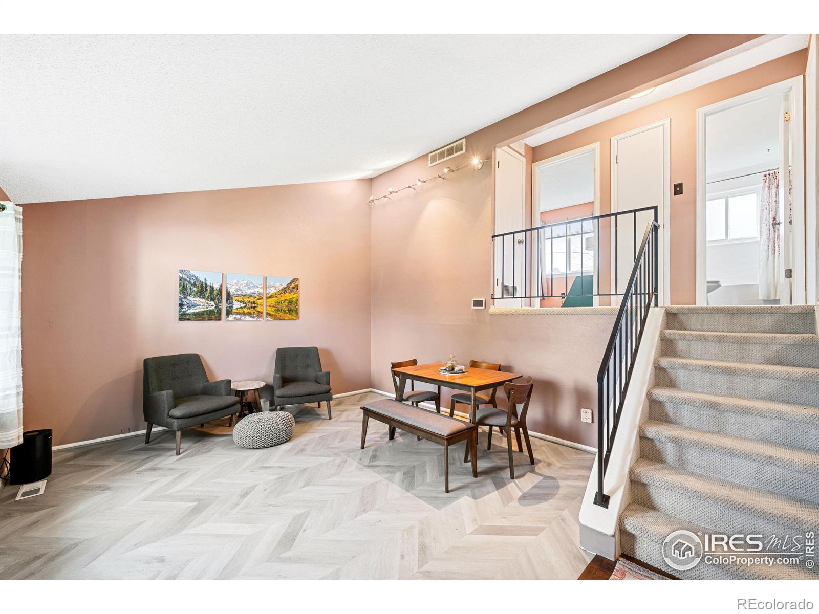 6322 W 115th Place