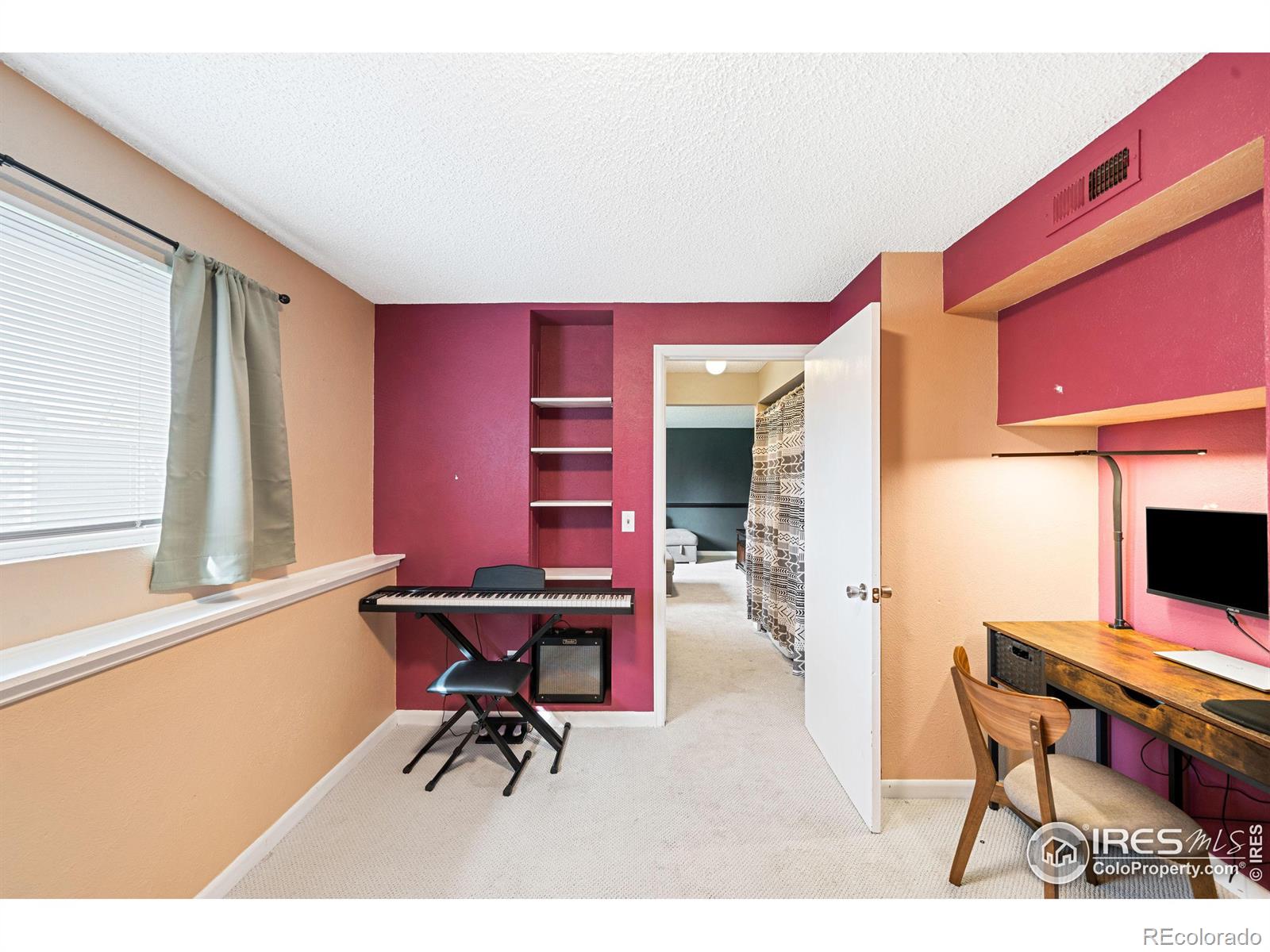 6322 W 115th Place