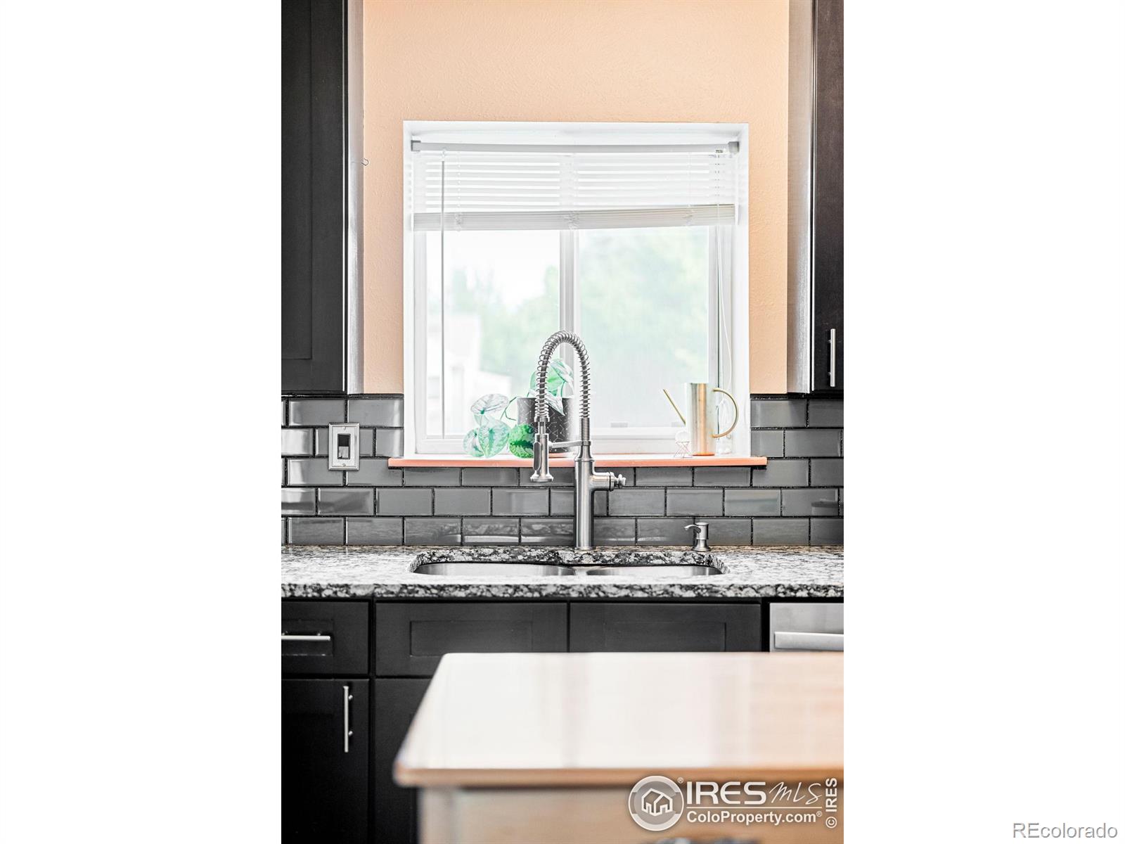 6322 W 115th Place
