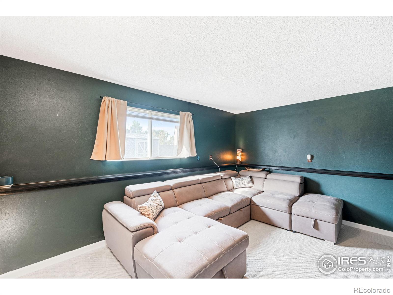 6322 W 115th Place