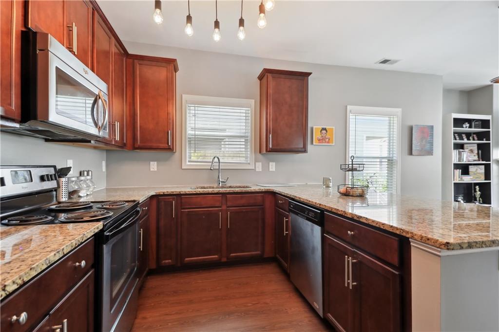 1811 Laurel Green Way