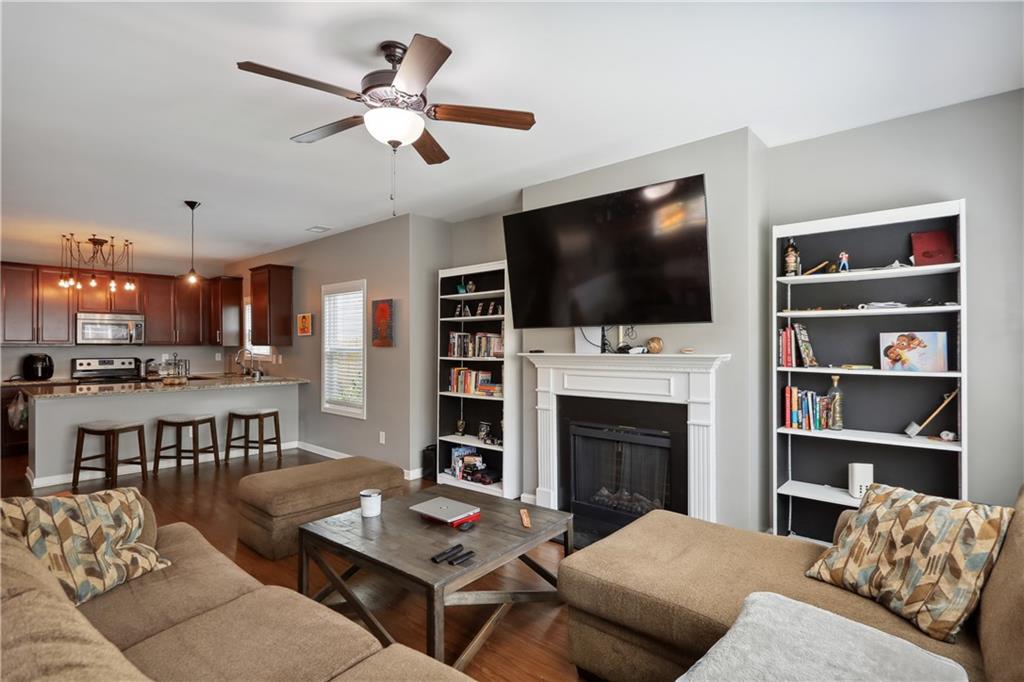 1811 Laurel Green Way