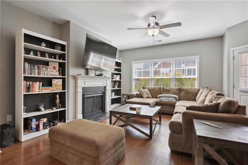 1811 Laurel Green Way