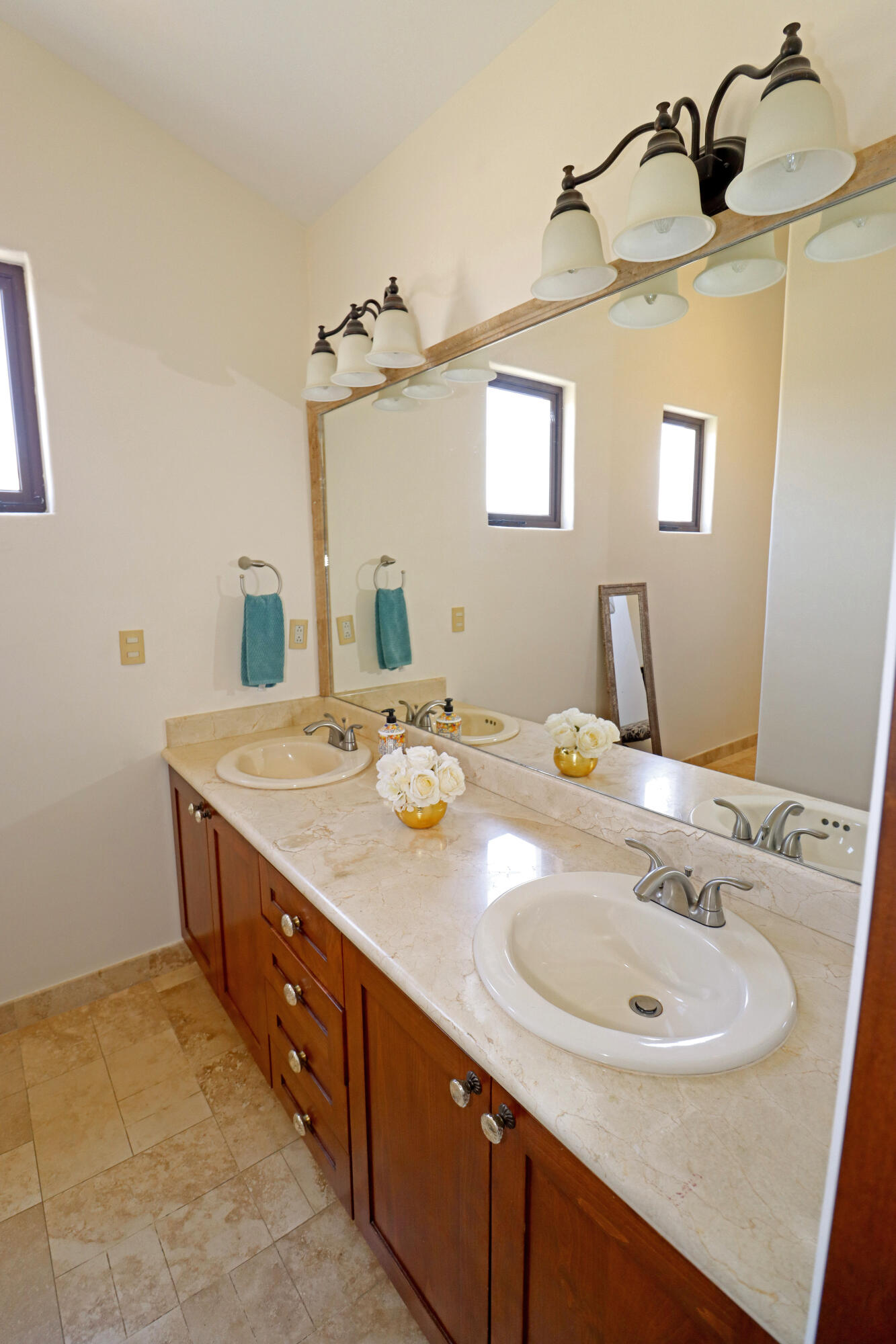 . Paseo de la Purisima, Las Misiones 27