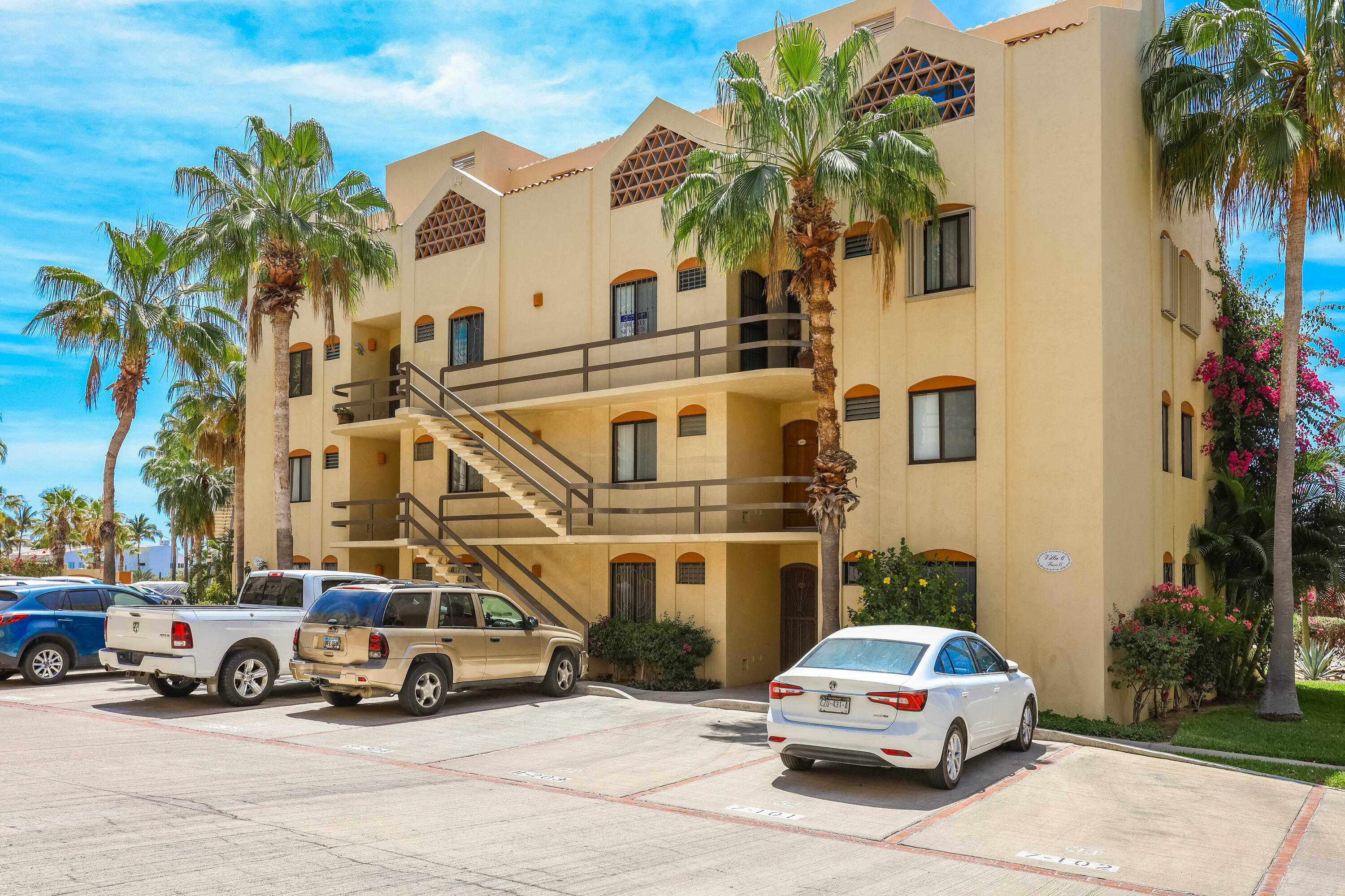 Seller Financing- 1 Garage, Club La Costa PH