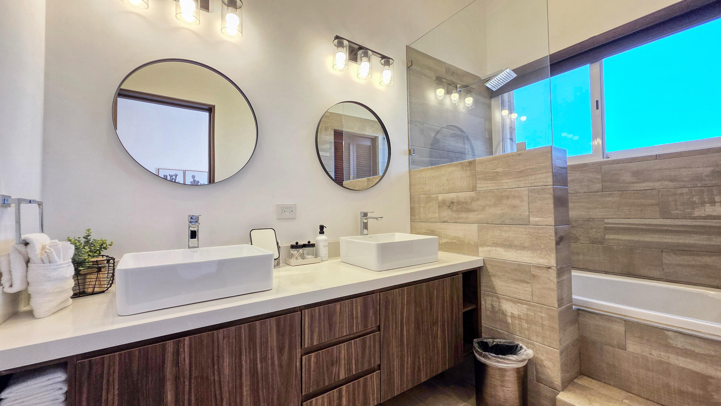 Vista Cerritos Penthouse