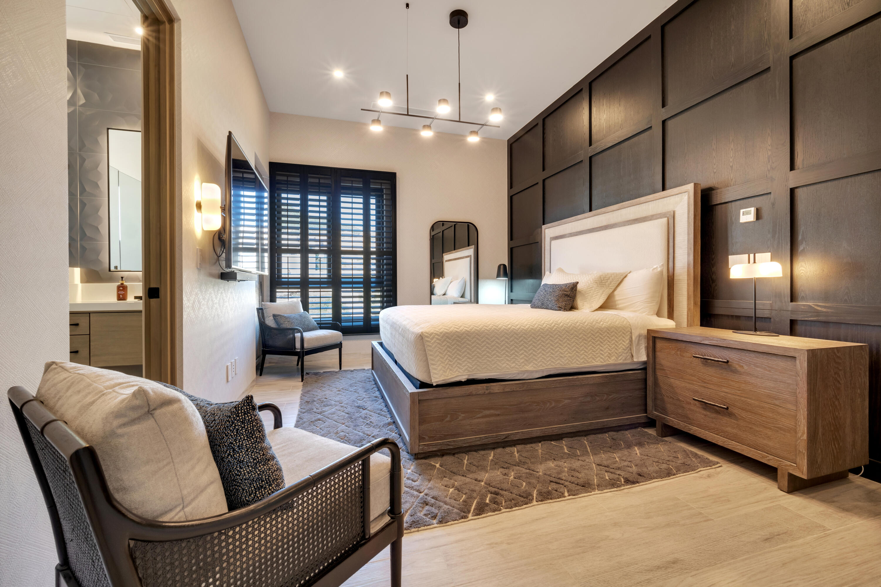 4 bedroom Turnkey Luxury Residence Condo, Alvar Front Row Ocean View PH