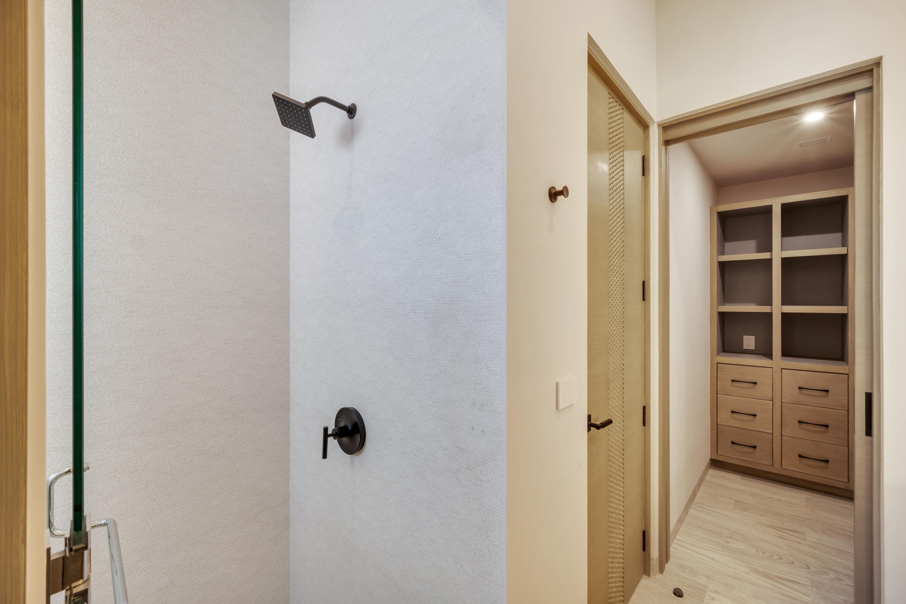 4 bedroom Turnkey Luxury Residence Condo, Alvar Front Row Ocean View PH