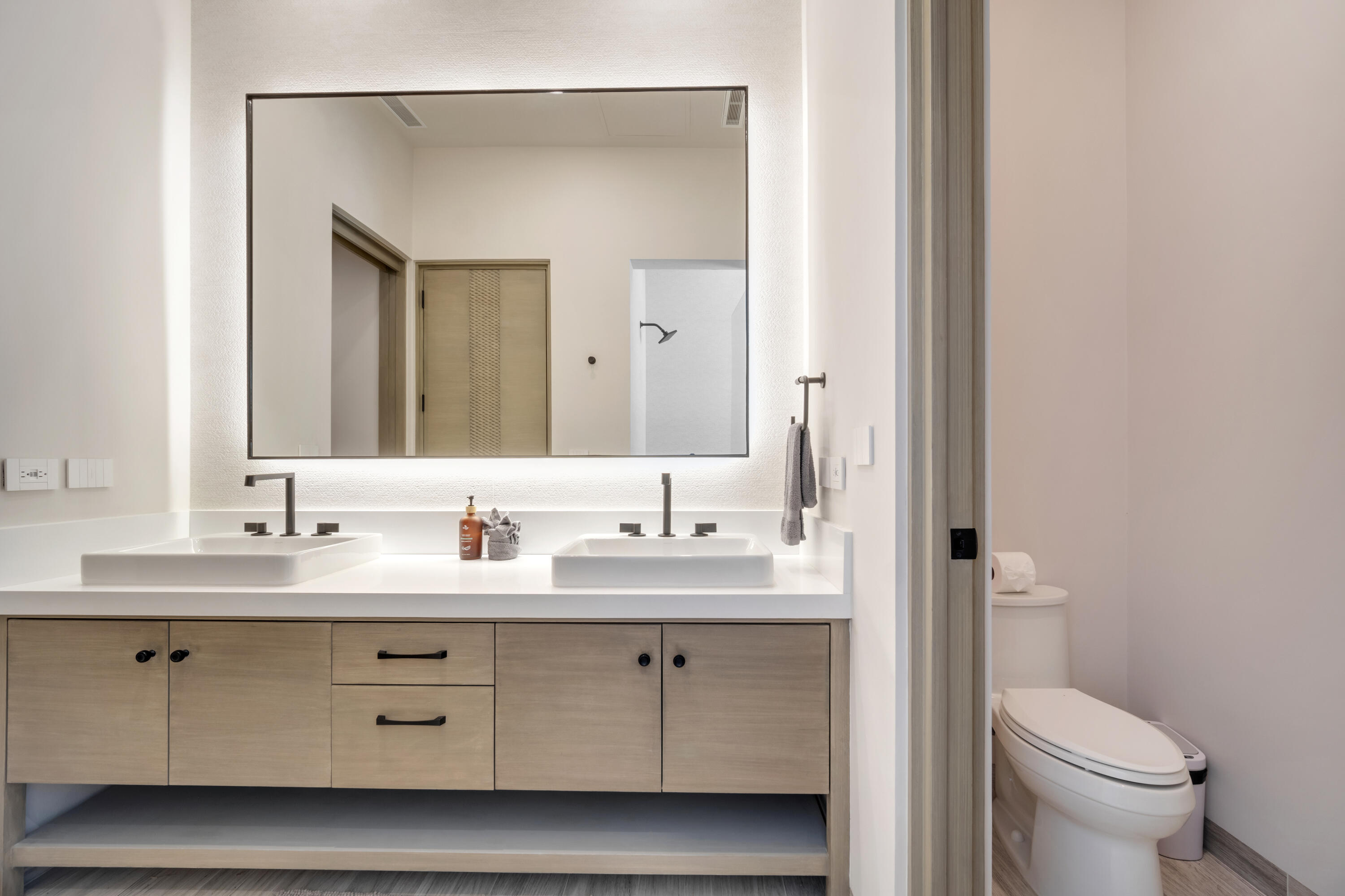 4 bedroom Turnkey Luxury Residence Condo, Alvar Front Row Ocean View PH