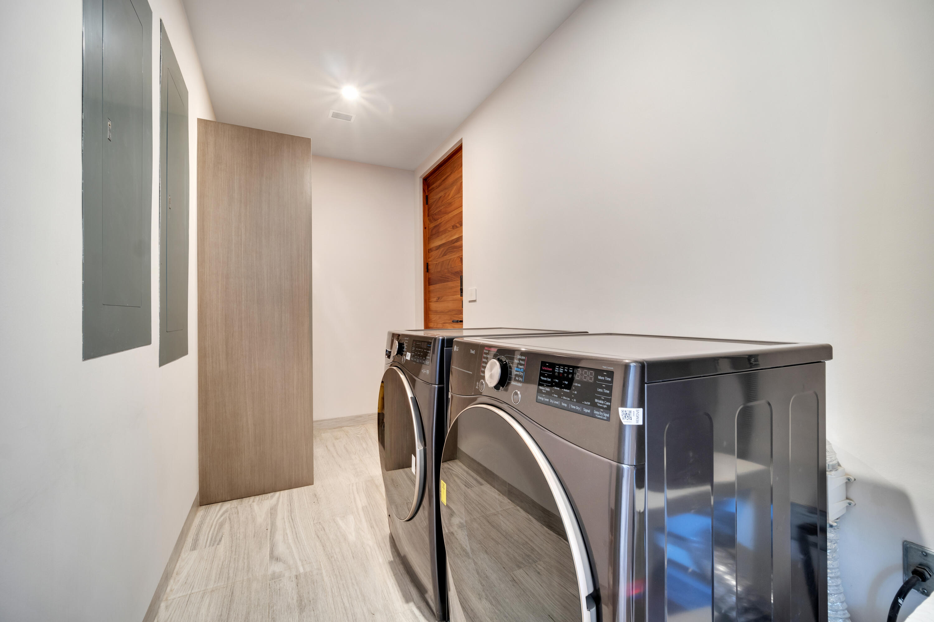 4 bedroom Turnkey Luxury Residence Condo, Alvar Front Row Ocean View PH