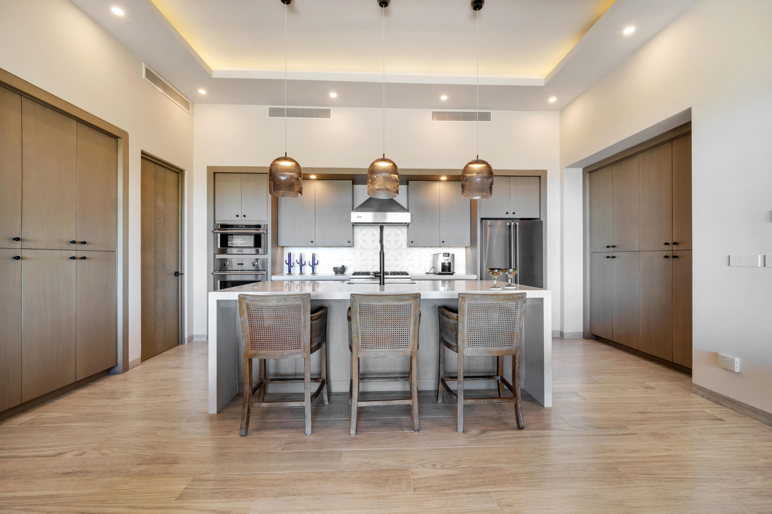 4 bedroom Turnkey Luxury Residence Condo, Alvar Front Row Ocean View PH