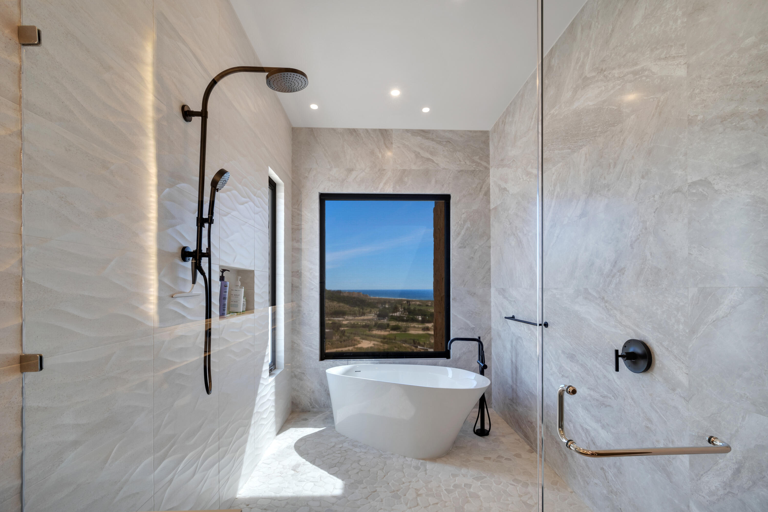 4 bedroom Turnkey Luxury Residence Condo, Alvar Front Row Ocean View PH