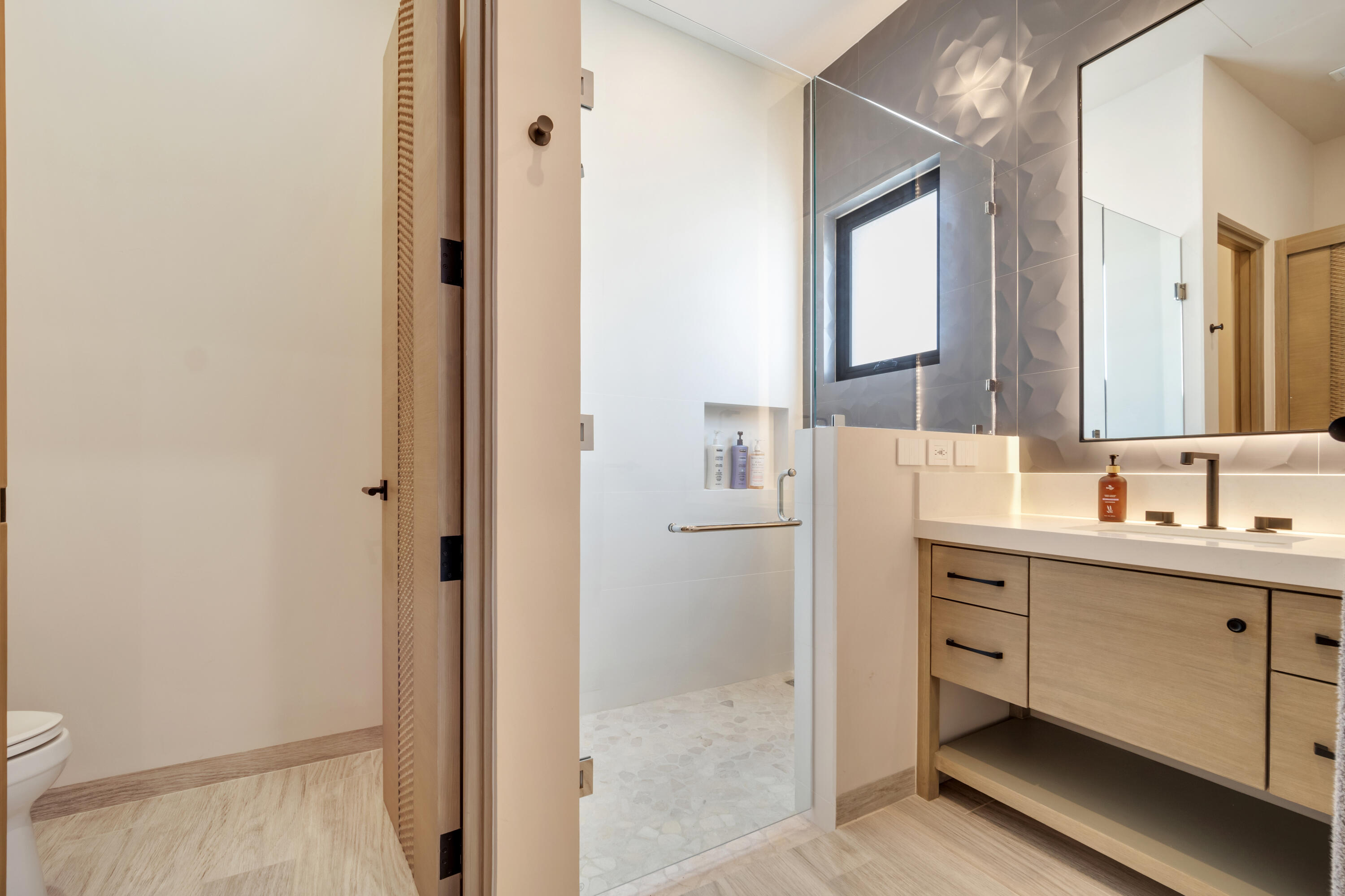 4 bedroom Turnkey Luxury Residence Condo, Alvar Front Row Ocean View PH