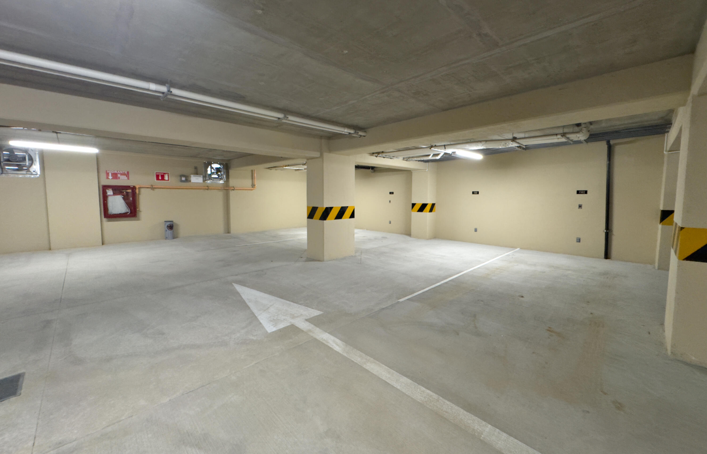 4 bedroom Turnkey Luxury Residence Condo, Alvar Front Row Ocean View PH