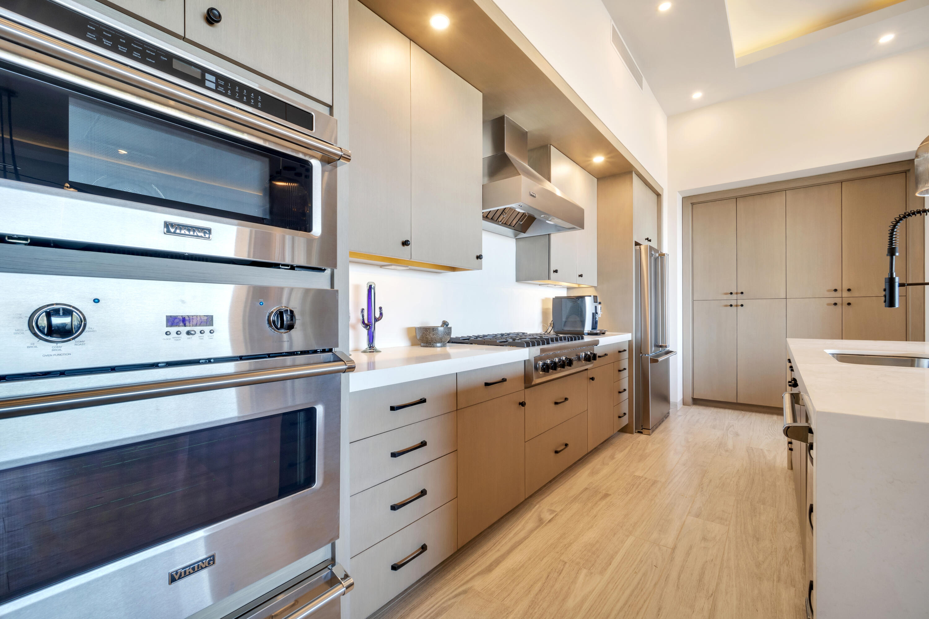 4 bedroom Turnkey Luxury Residence Condo, Alvar Front Row Ocean View PH