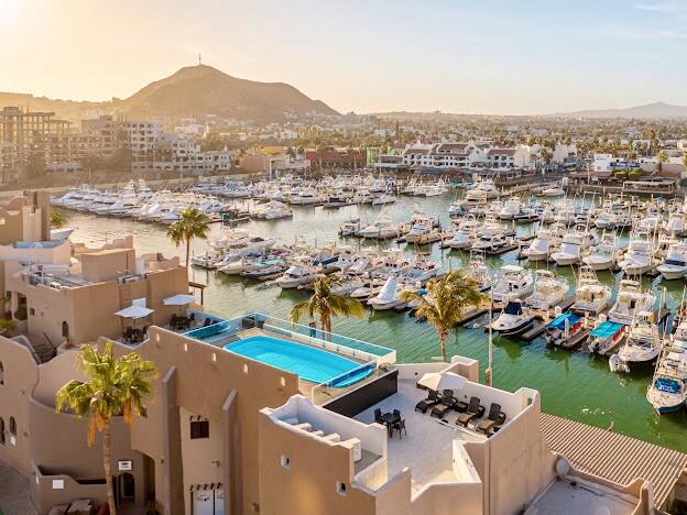 Marina Cabo Plaza