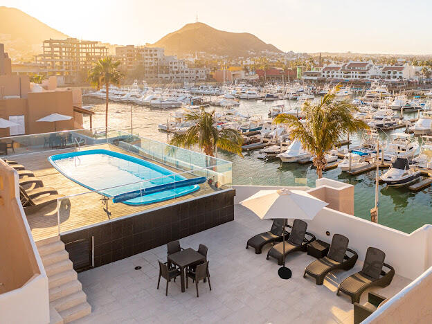 Marina Cabo Plaza