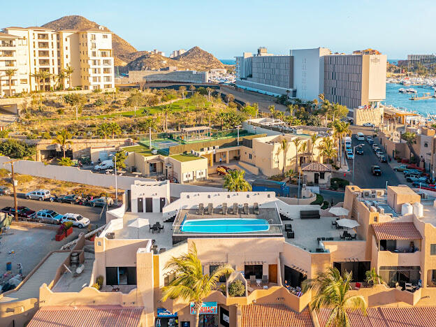 Marina Cabo Plaza