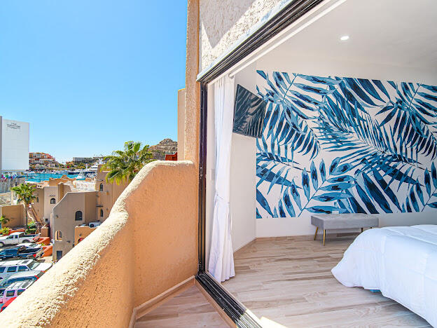 Marina Cabo Plaza