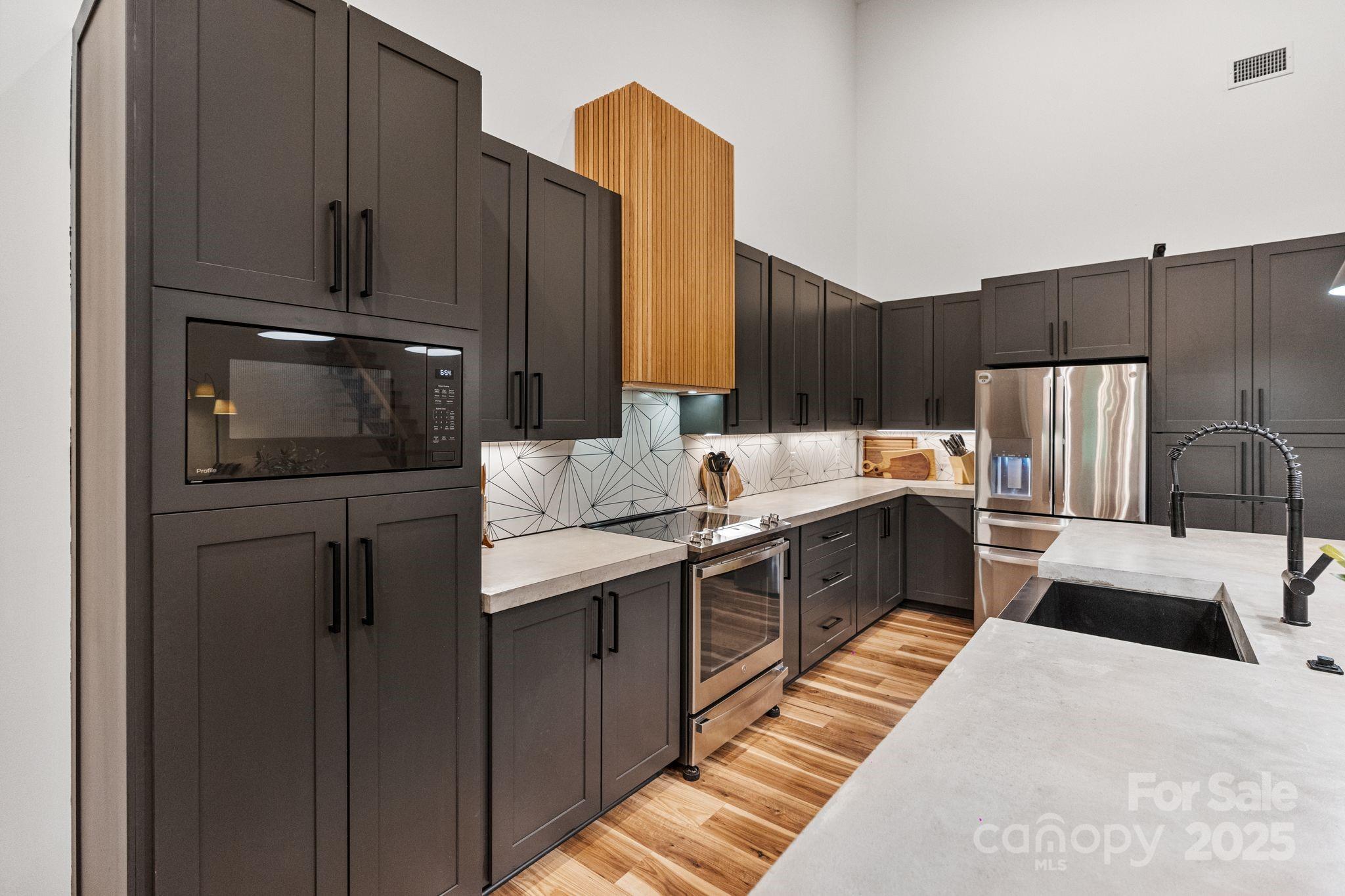 13546 W Highway 55 Highway W