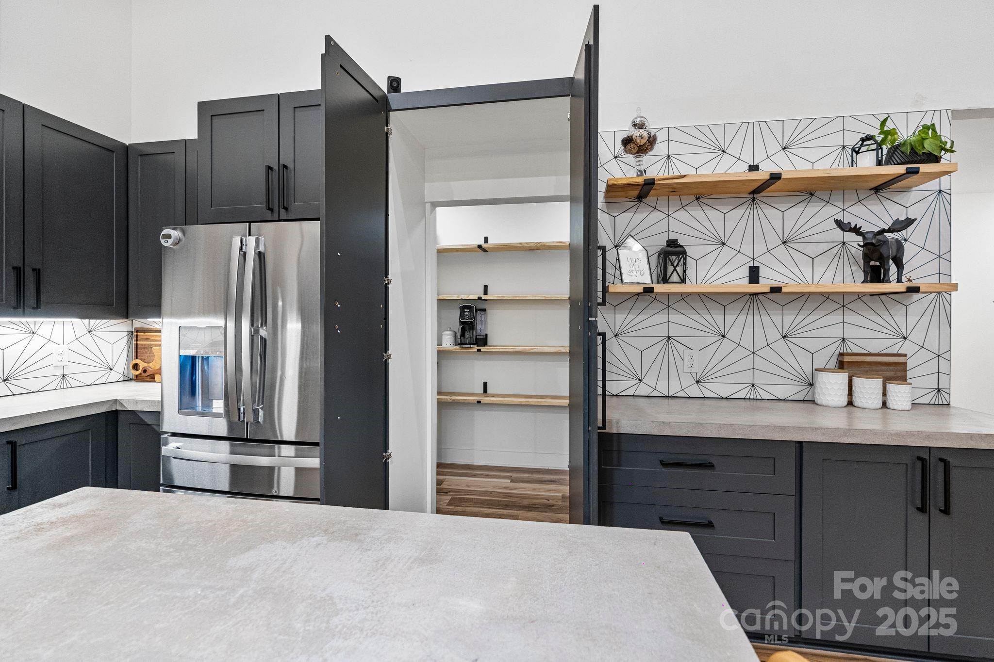 13546 W Highway 55 Highway W