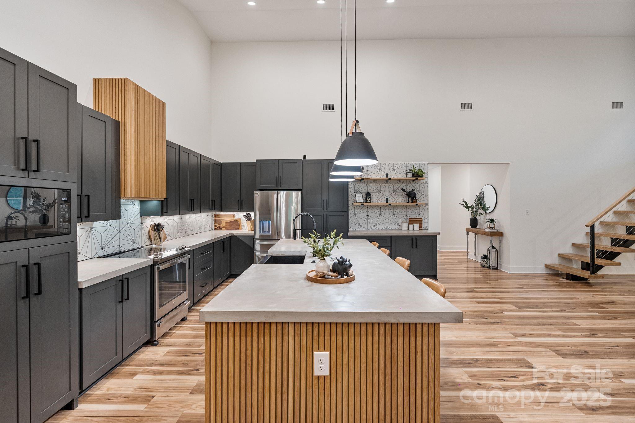 13546 W Highway 55 Highway W