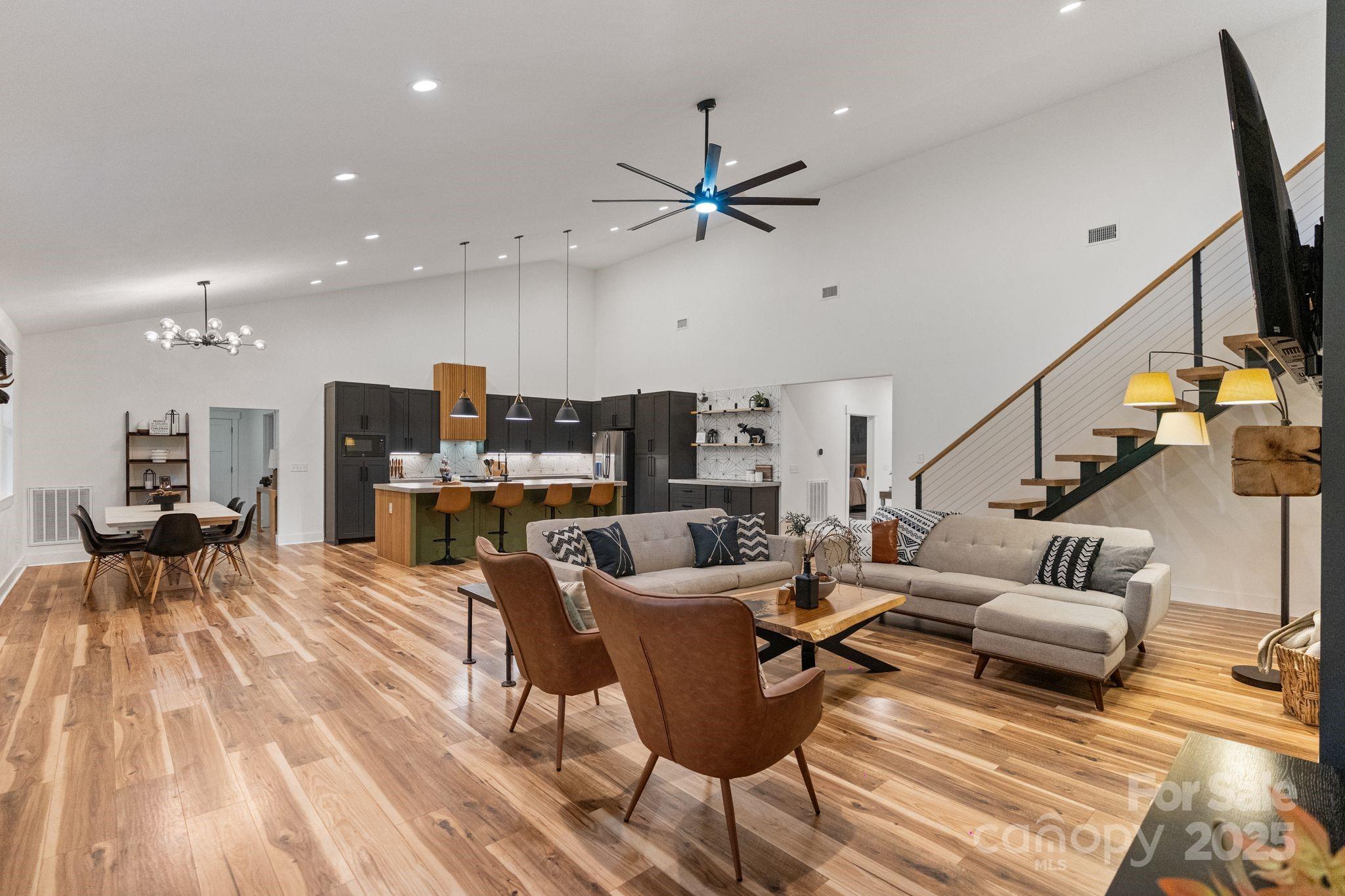 13546 W Highway 55 Highway W