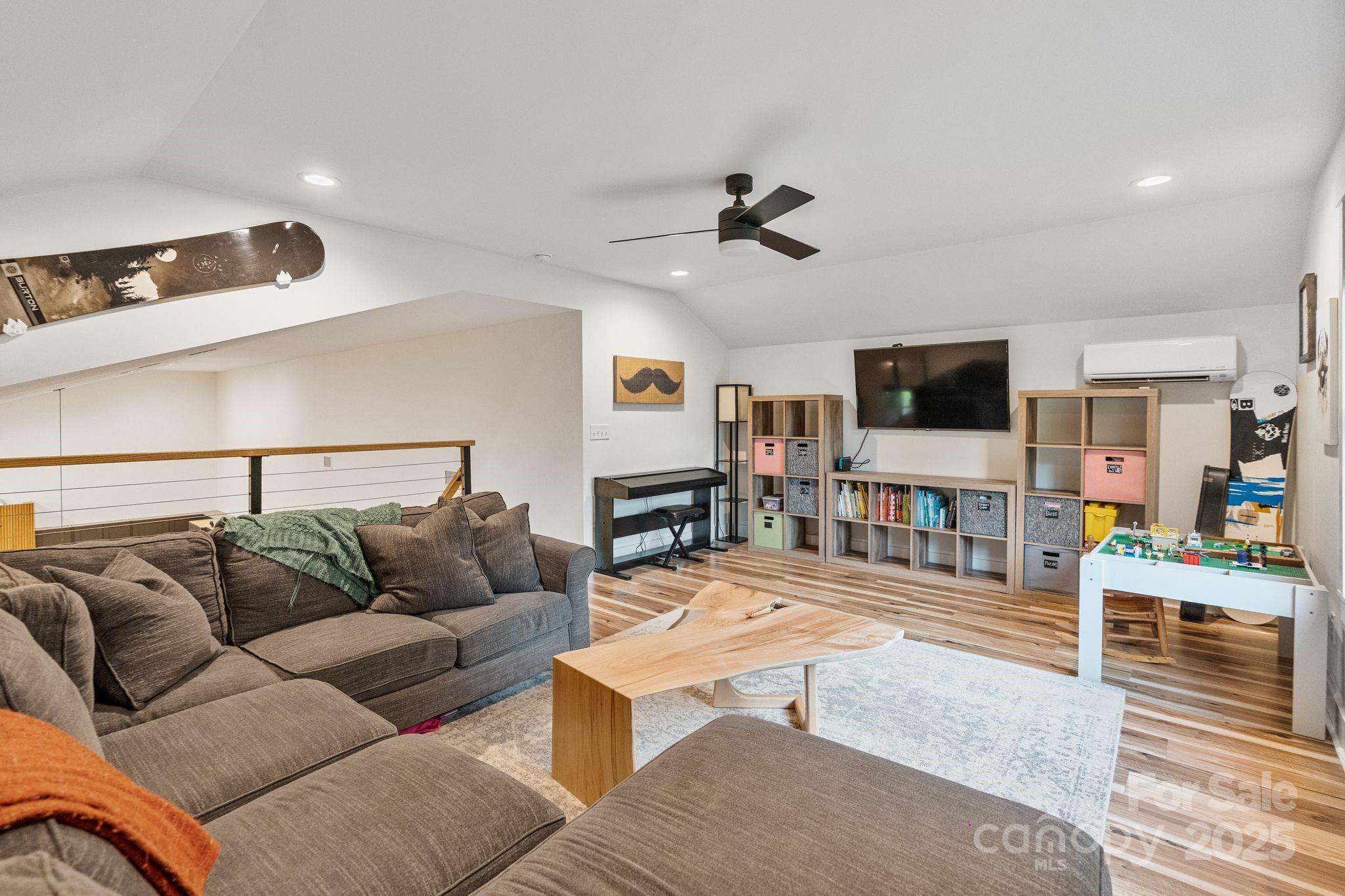 13546 W Highway 55 Highway W