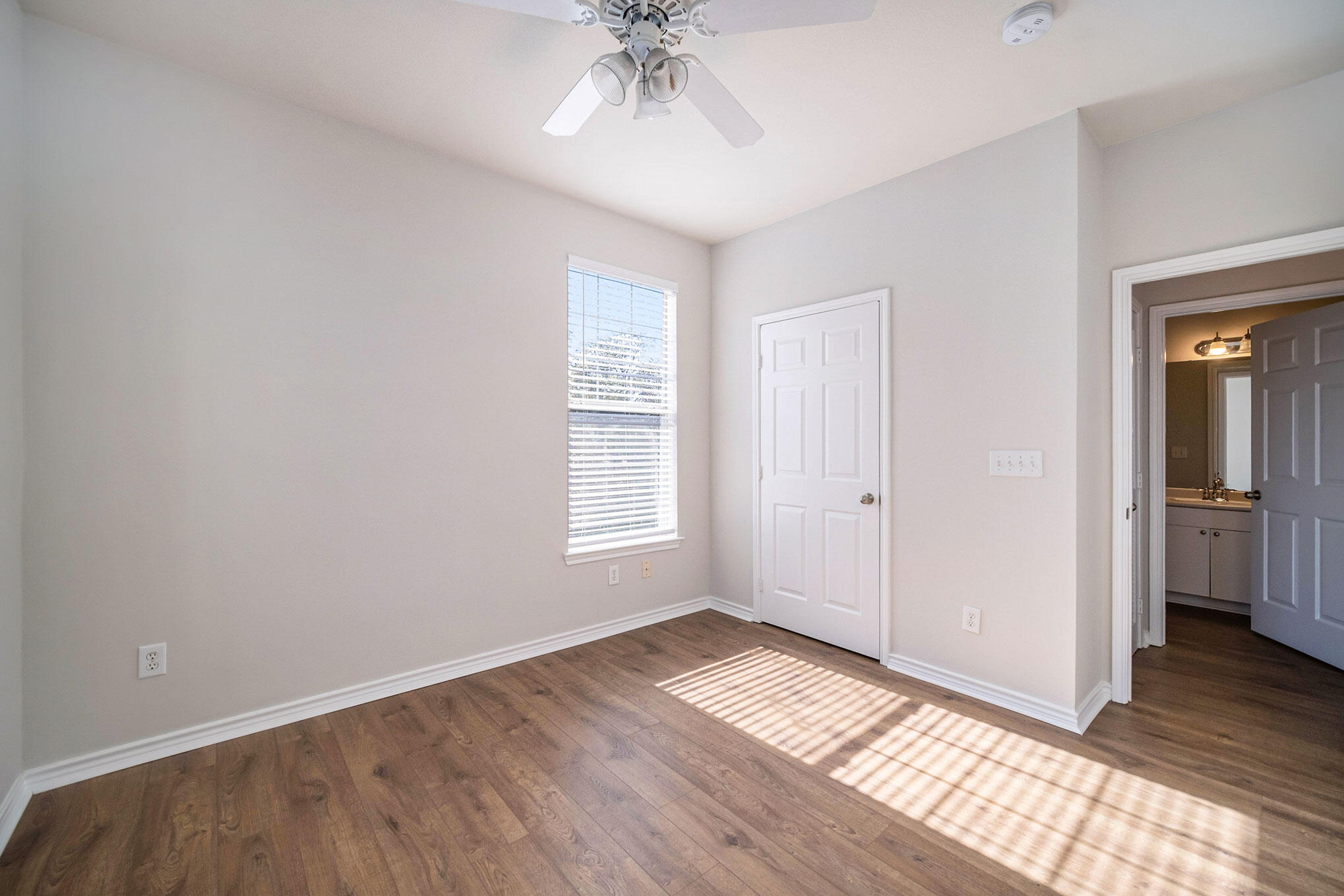 130 River Landing Drive Unit: 2314