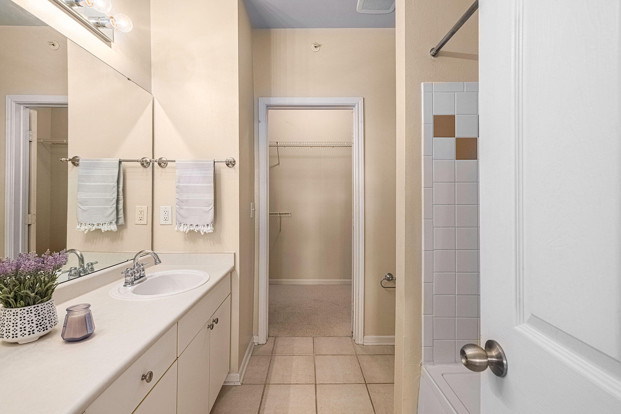 130 River Landing Drive Unit: 5206