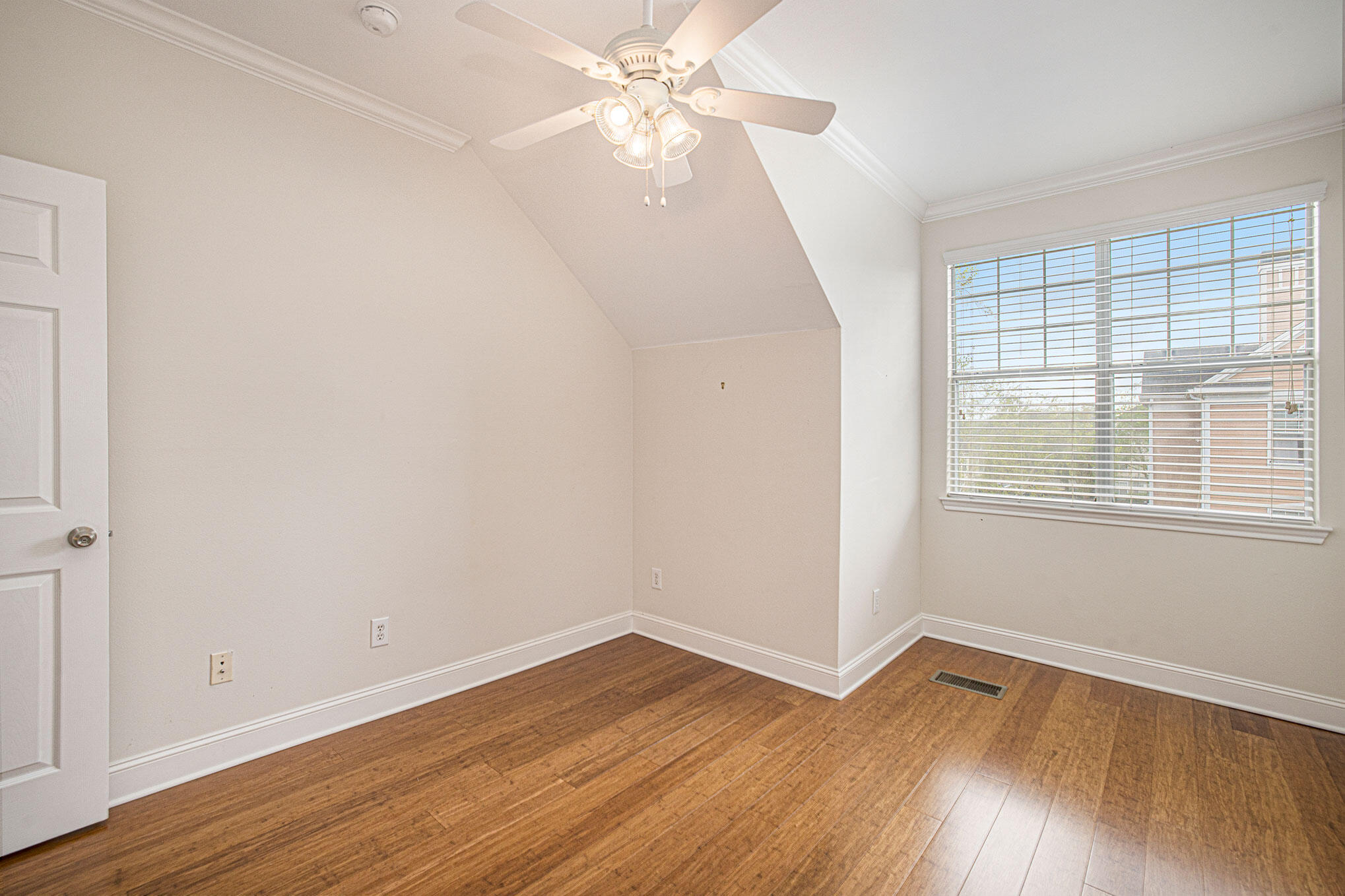 130 River Landing Drive Unit: 5206