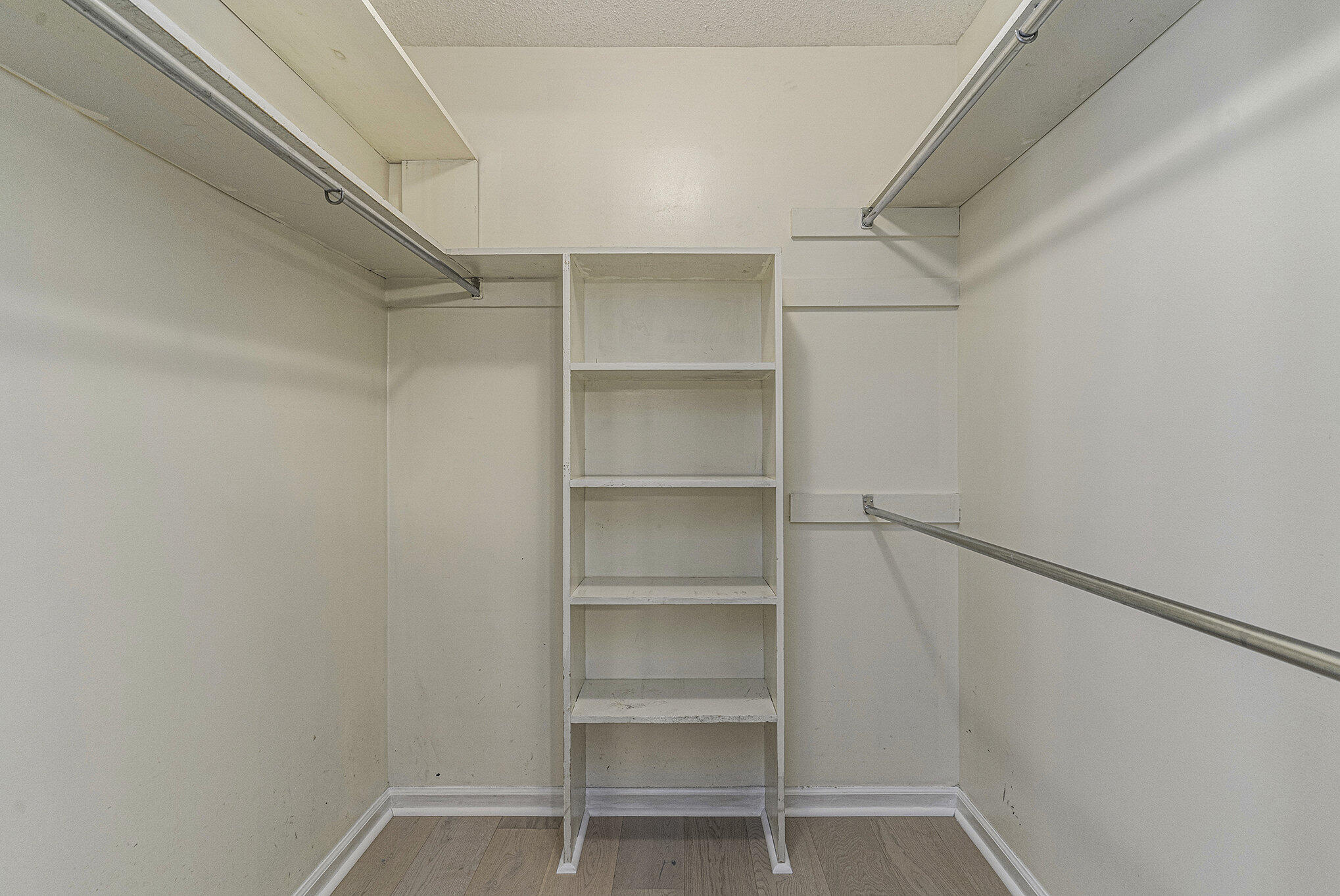 1035 Sweetwater Drive