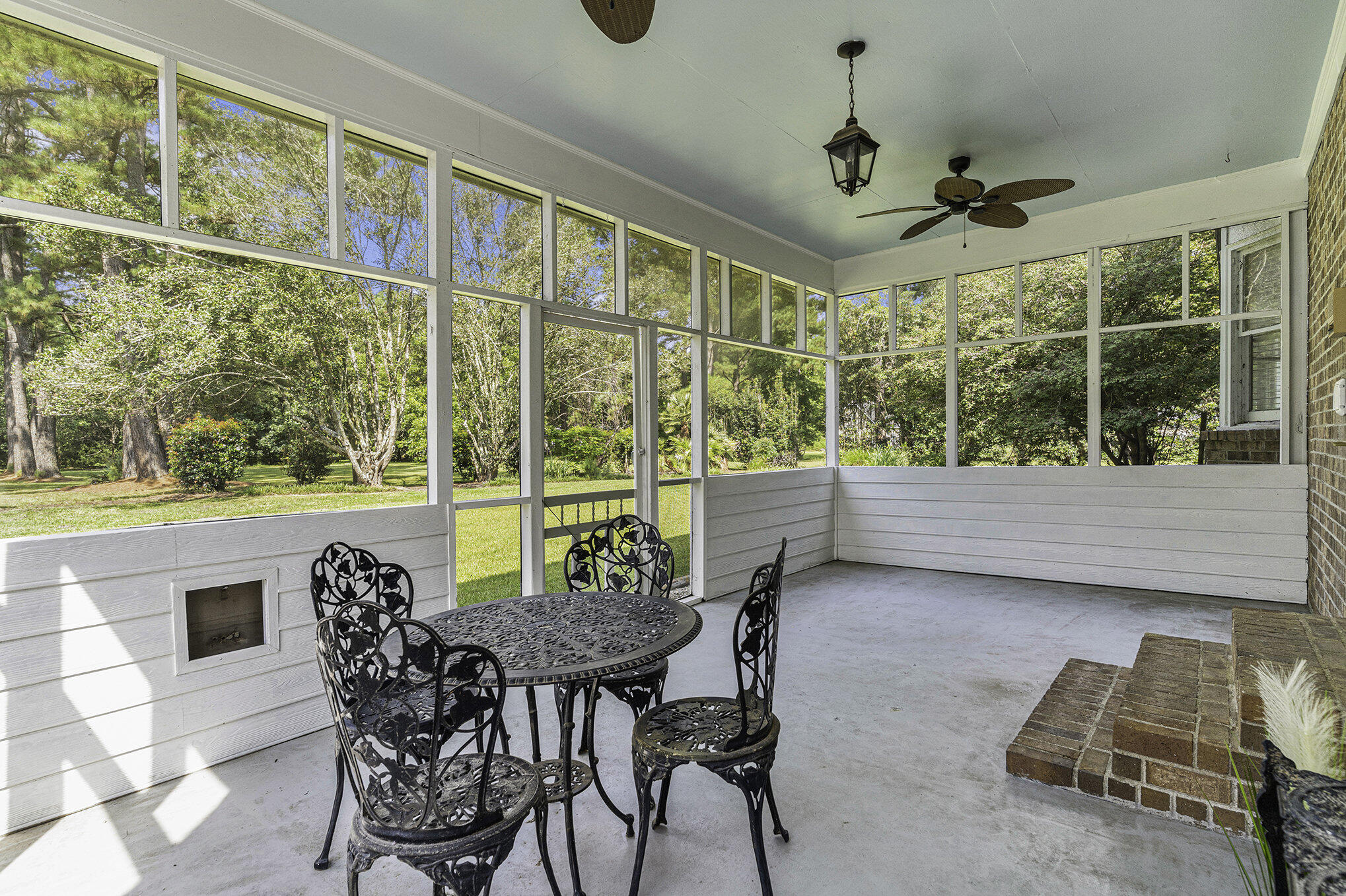 1035 Sweetwater Drive