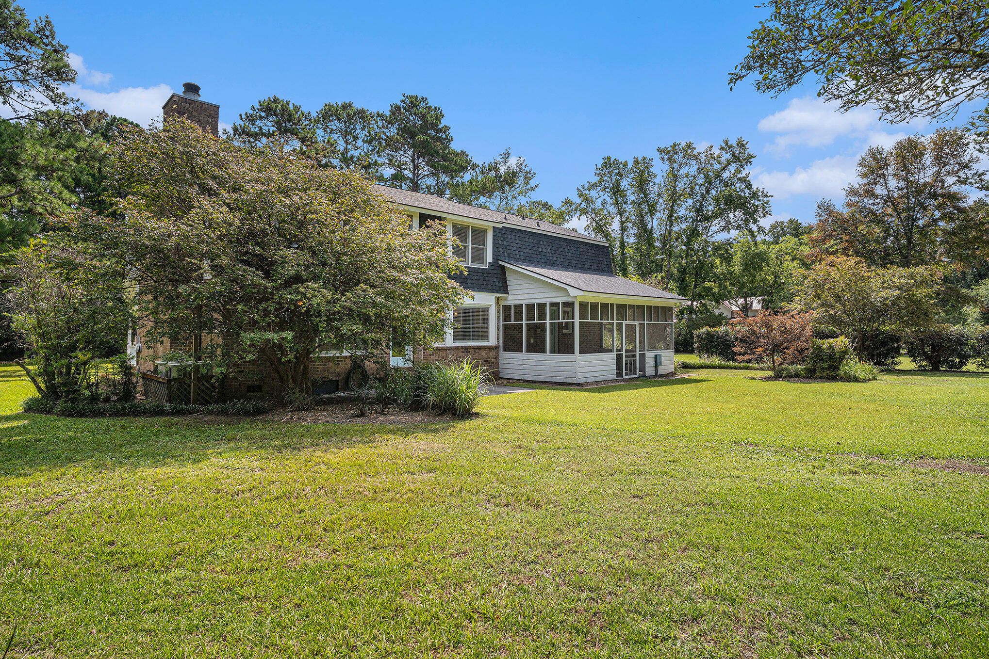 1035 Sweetwater Drive