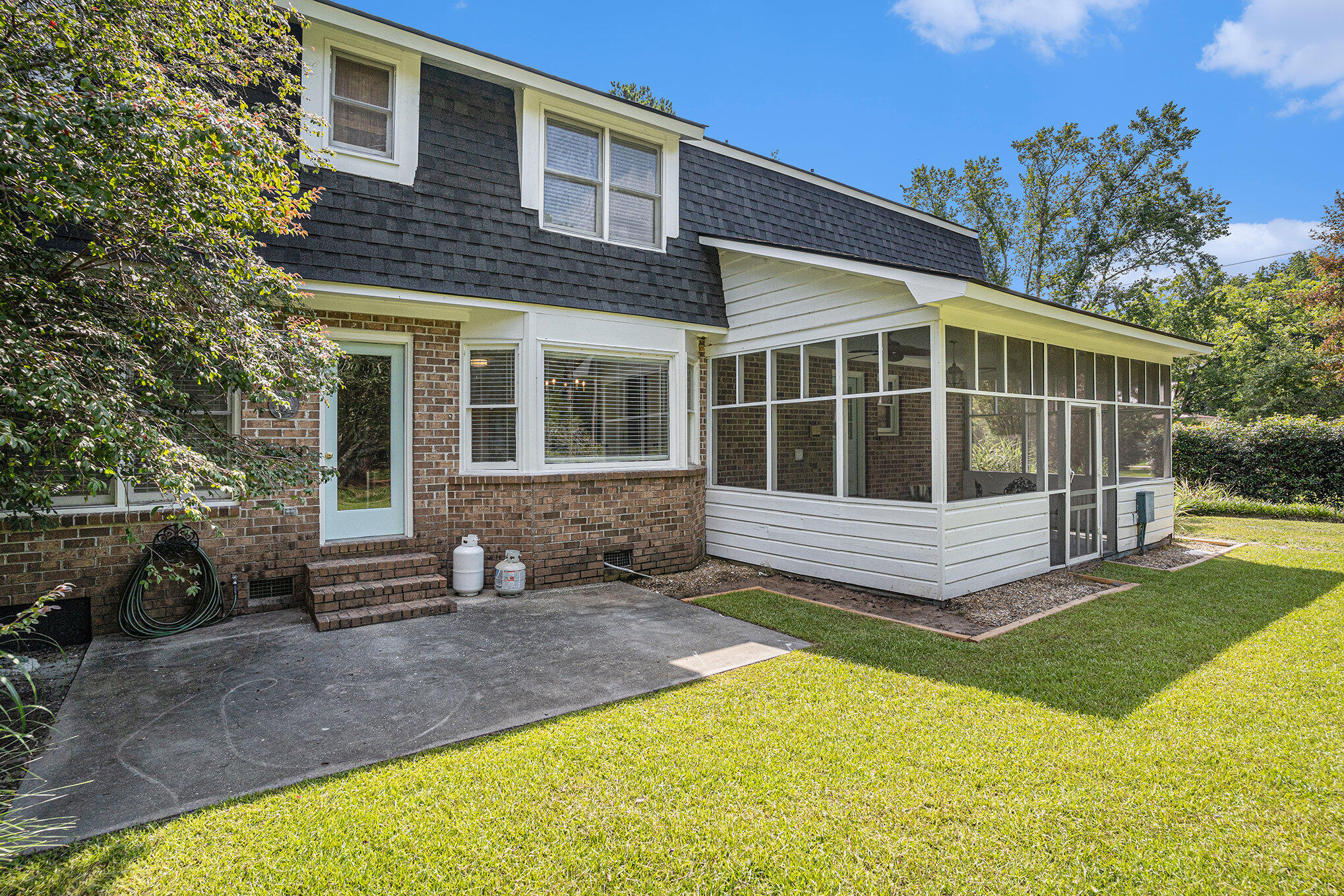 1035 Sweetwater Drive