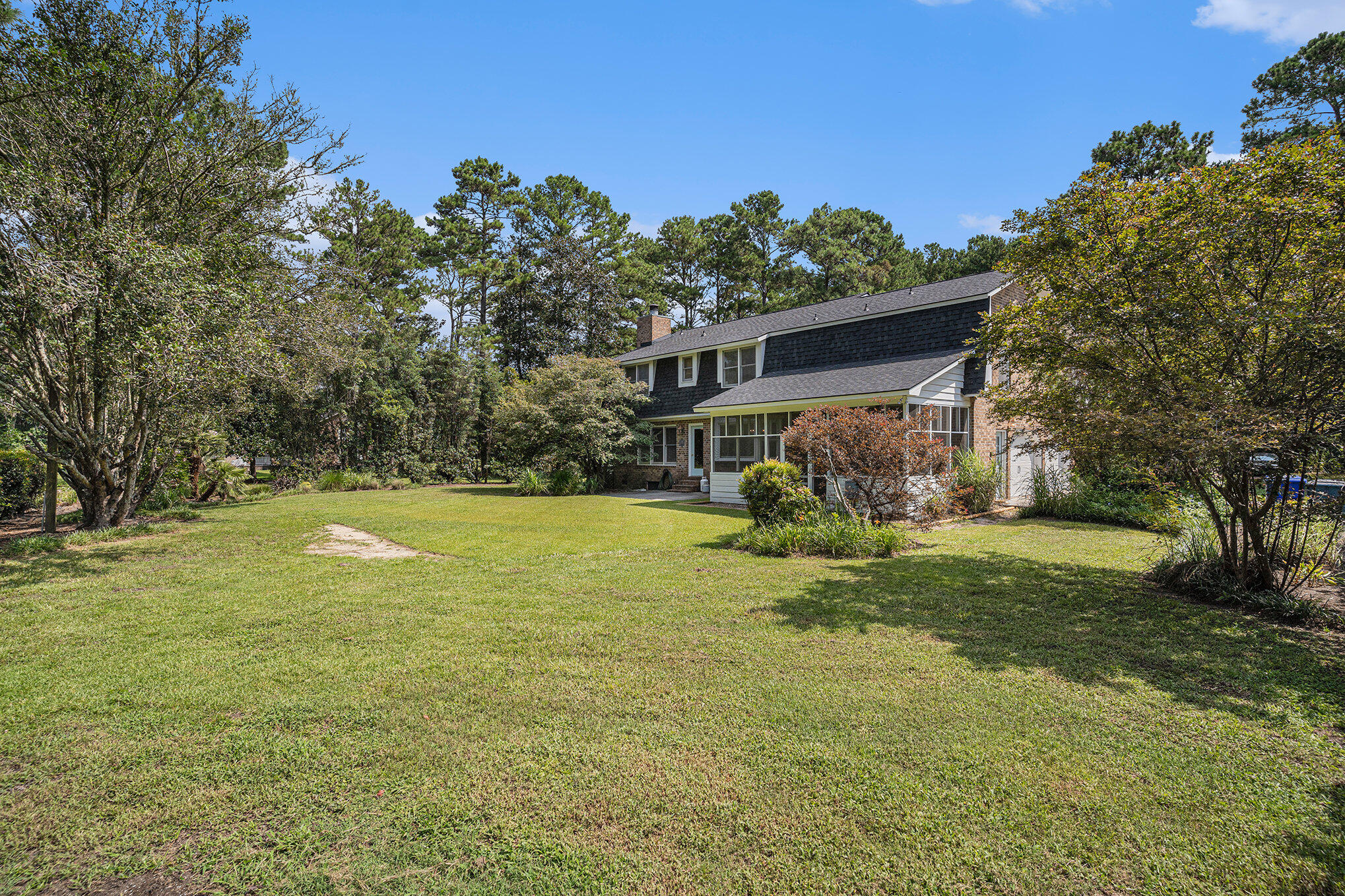 1035 Sweetwater Drive