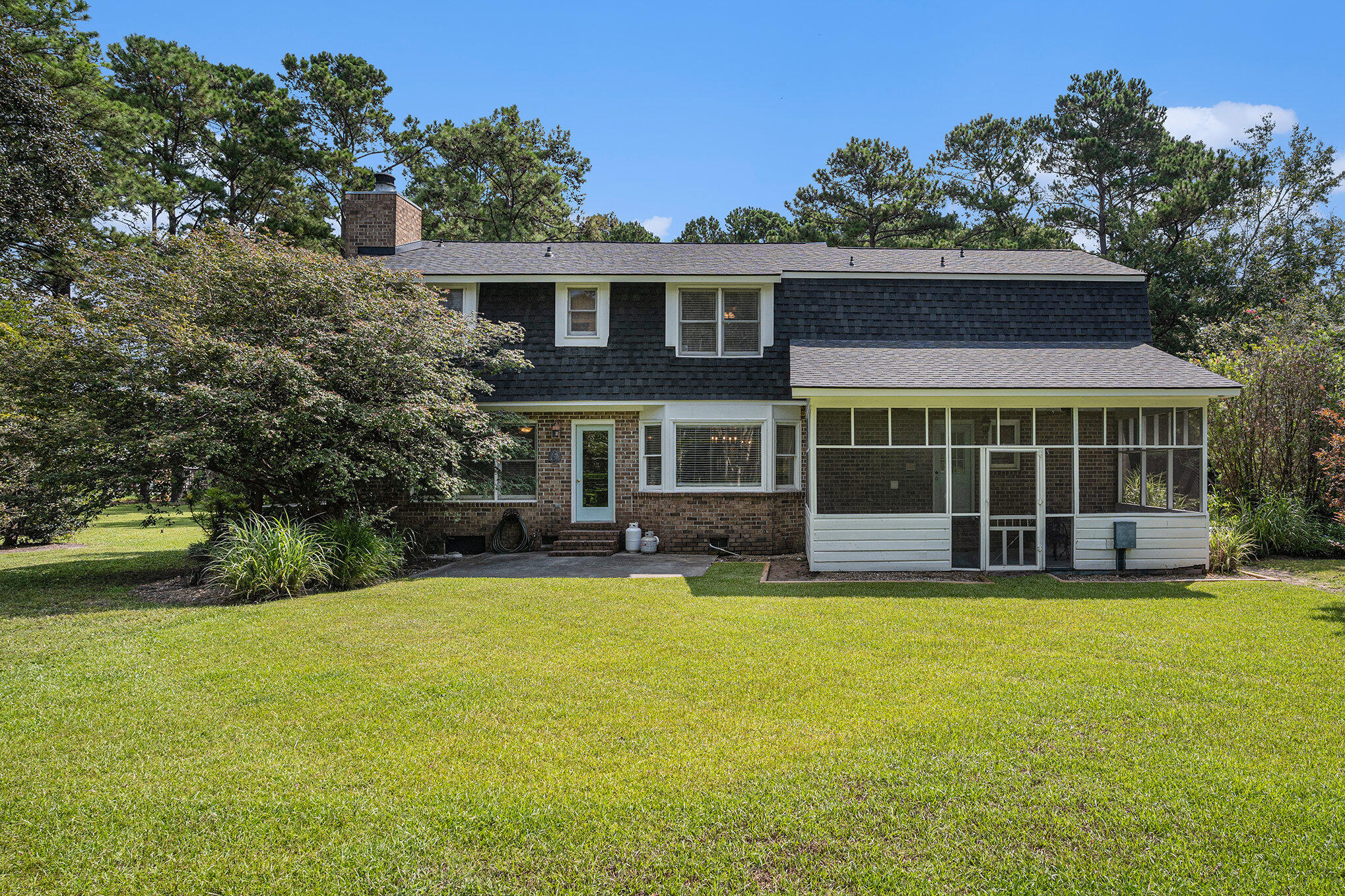 1035 Sweetwater Drive