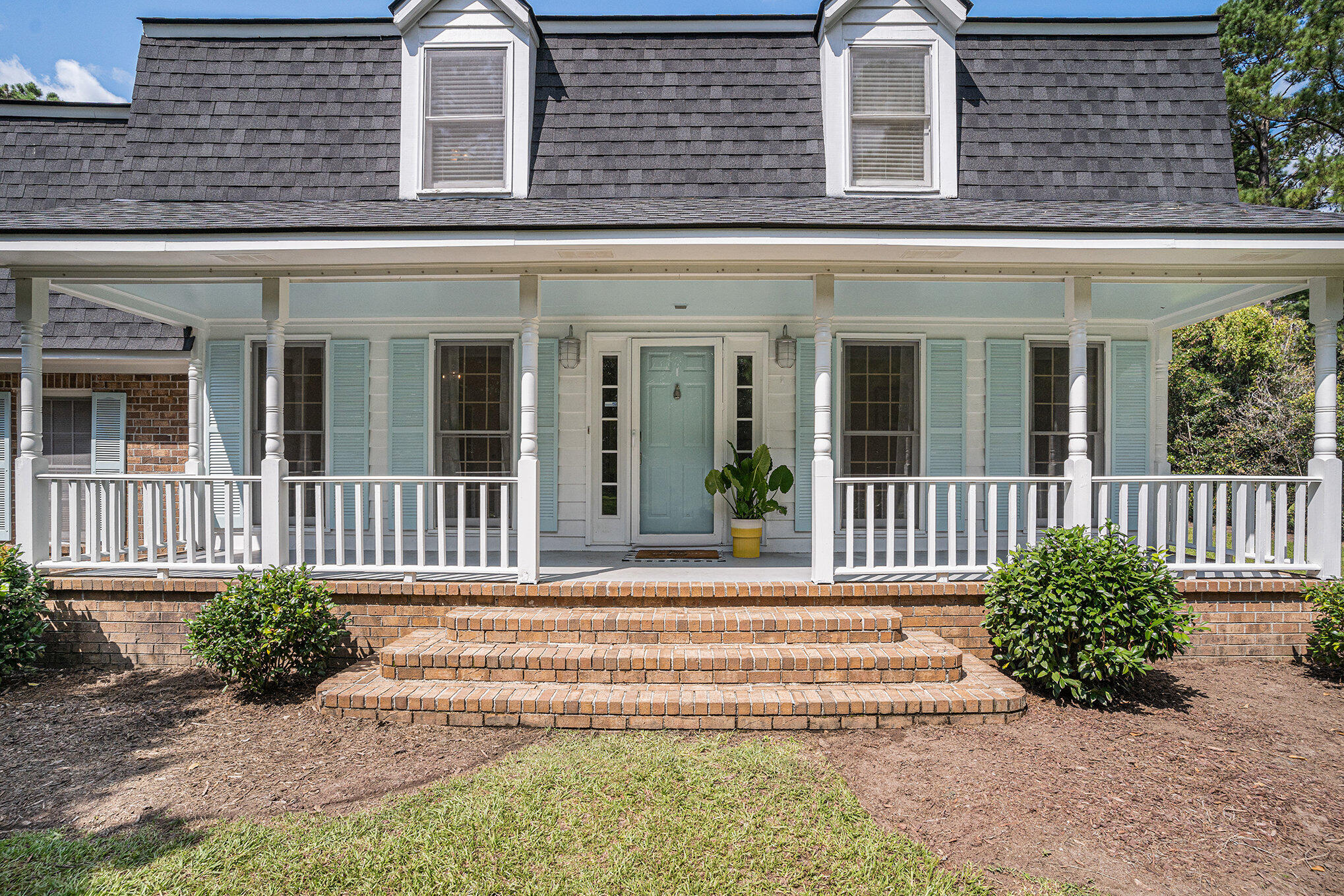 1035 Sweetwater Drive