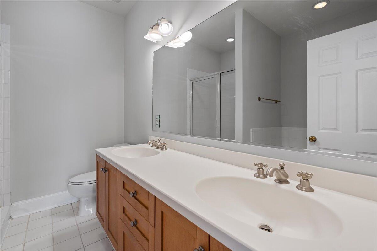 847 Center Park Street